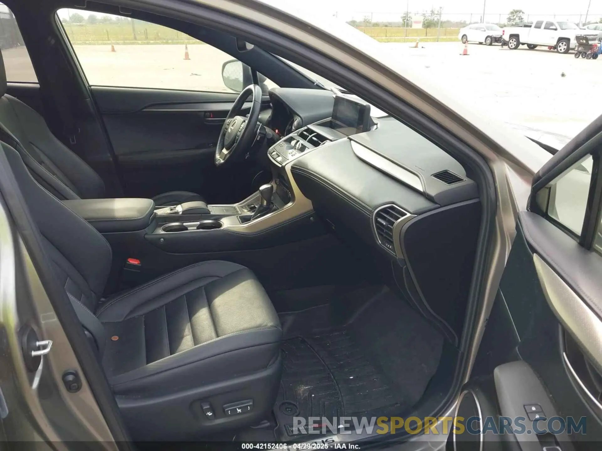 5 Фотография поврежденного автомобиля JTJSARBZ7L5001639 LEXUS NX 300 2020