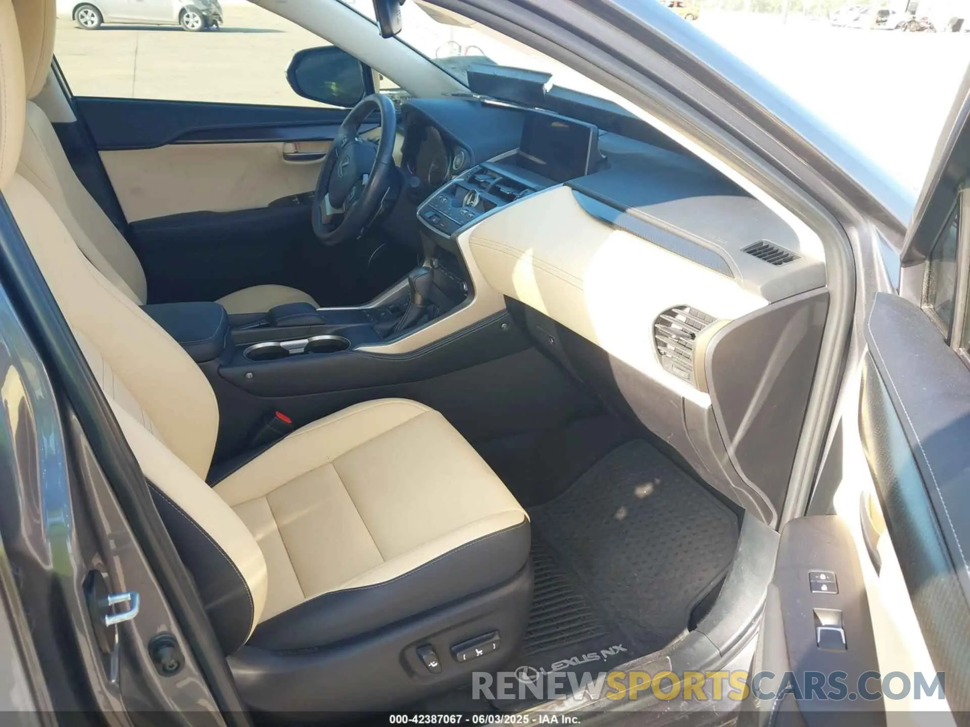 5 Фотография поврежденного автомобиля JTJDARBZ3M2200571 LEXUS NX 300 2021