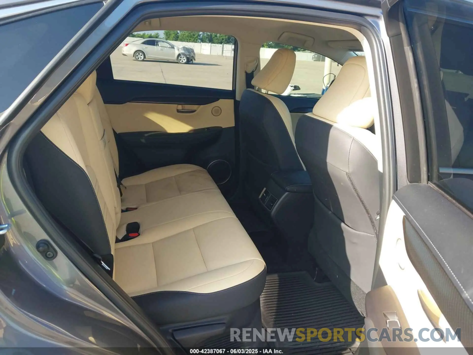 8 Фотография поврежденного автомобиля JTJDARBZ3M2200571 LEXUS NX 300 2021