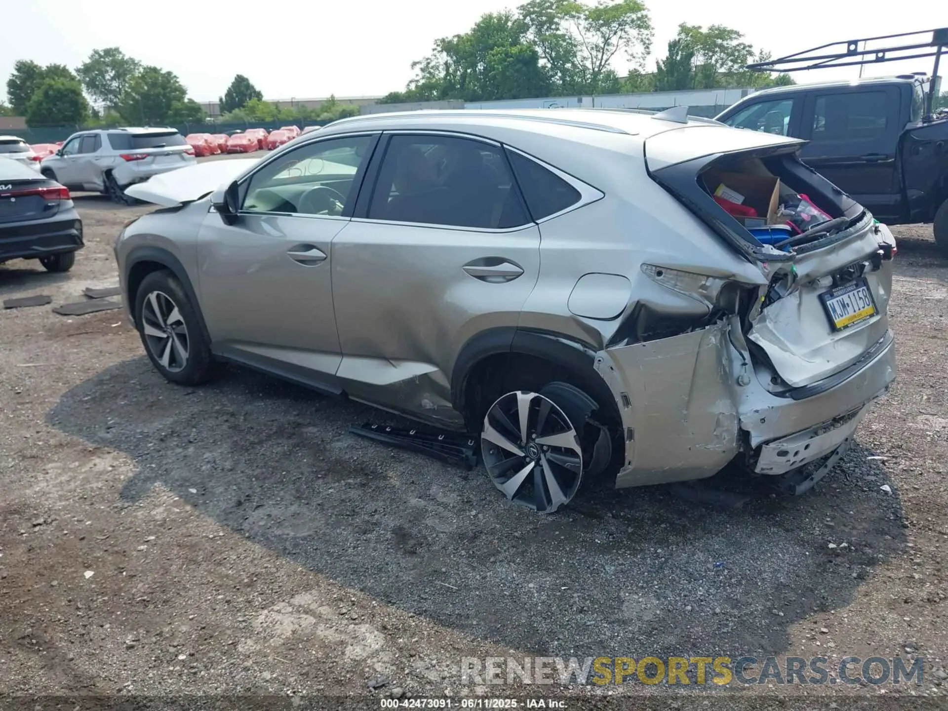 3 Фотография поврежденного автомобиля JTJGARDZ3M2243057 LEXUS NX 300 2021