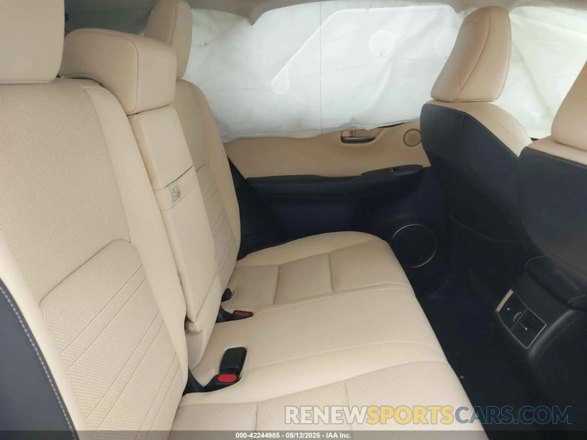 8 Фотография поврежденного автомобиля JTJBJRBZ2K2105410 LEXUS NX 300H 2019