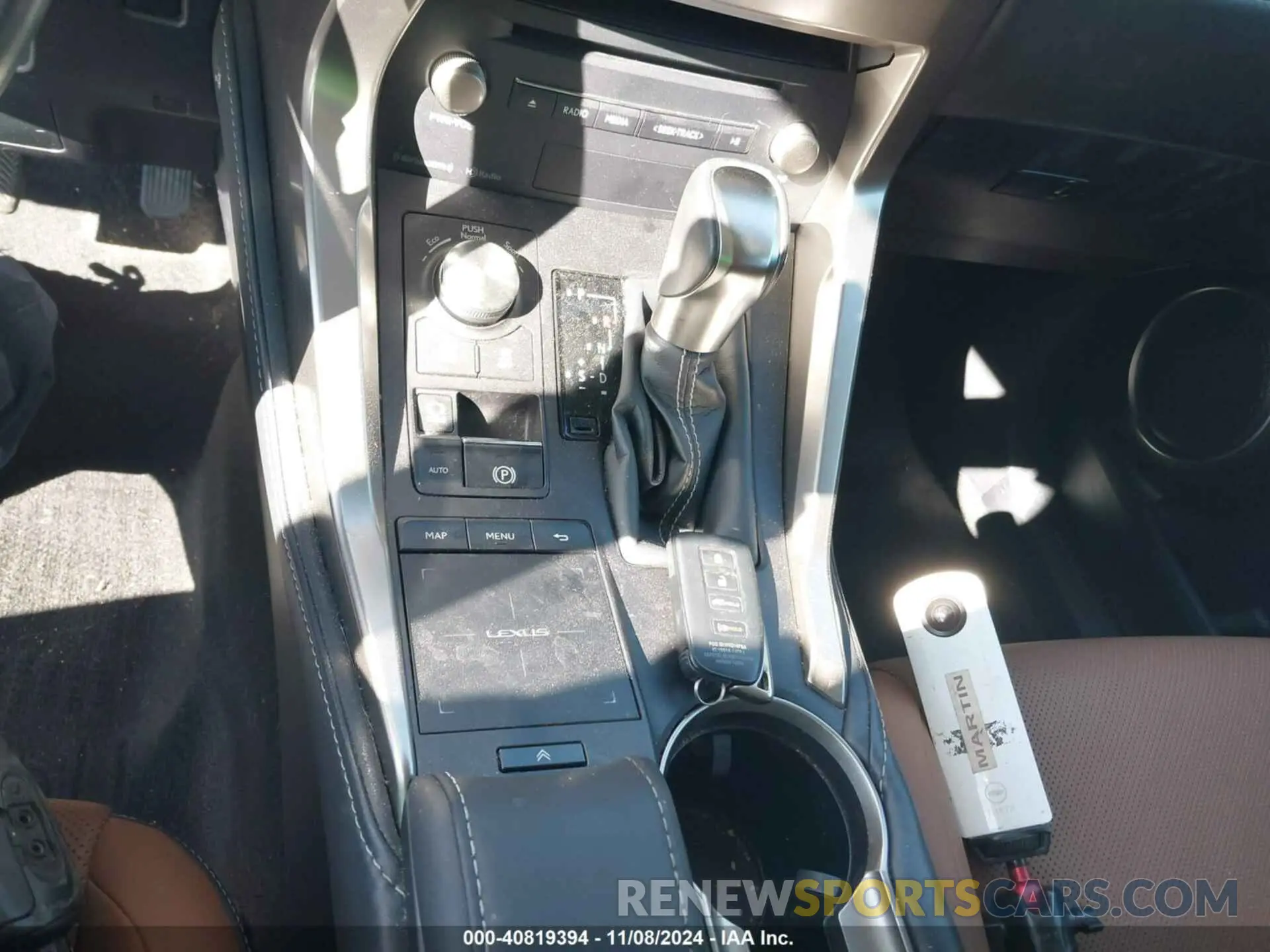 11 Фотография поврежденного автомобиля JTJBJRBZ4K2098170 LEXUS NX 300H 2019
