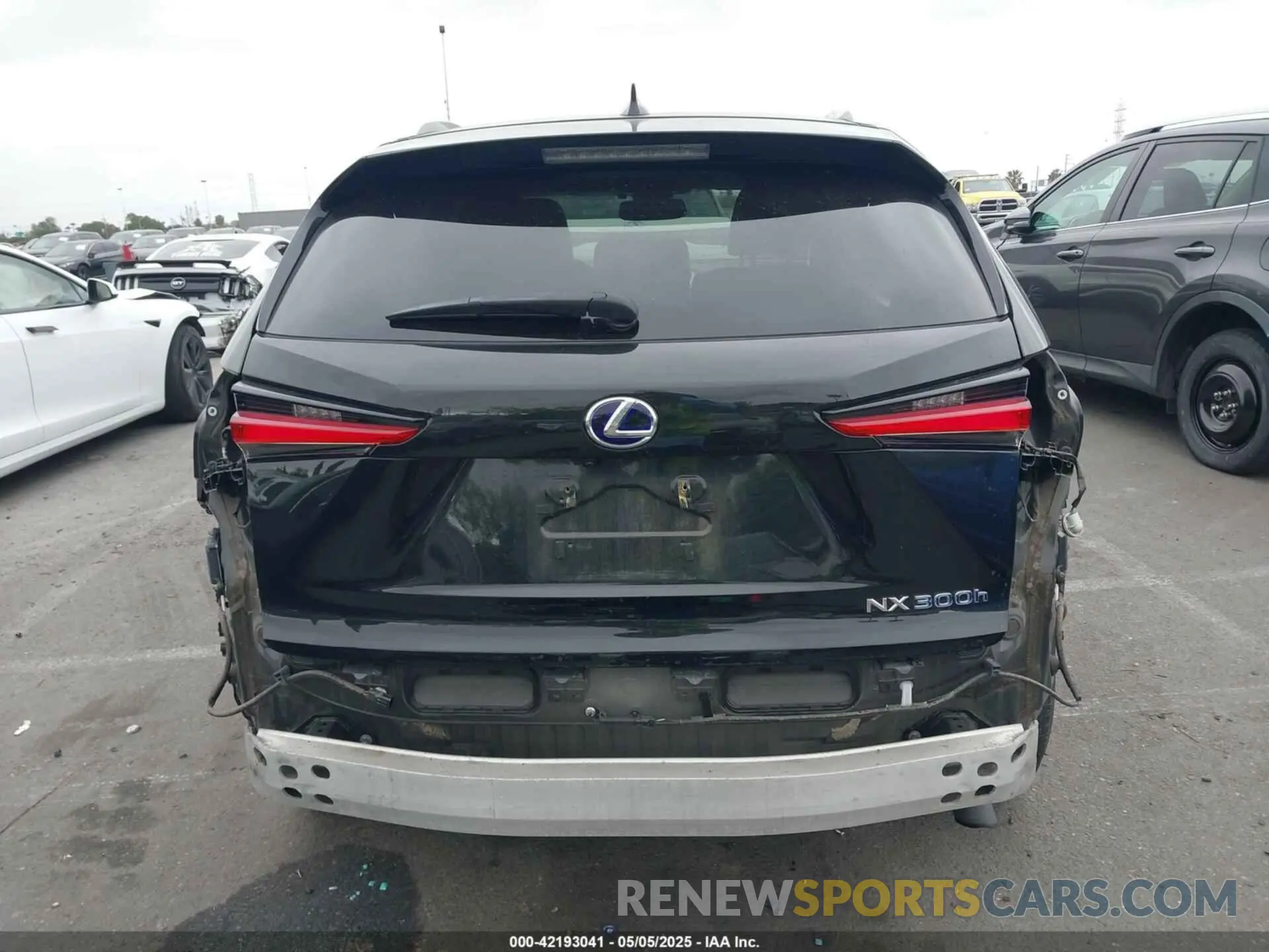17 Photograph of a damaged car JTJDJRDZ6L2133315 LEXUS NX 300H 2020