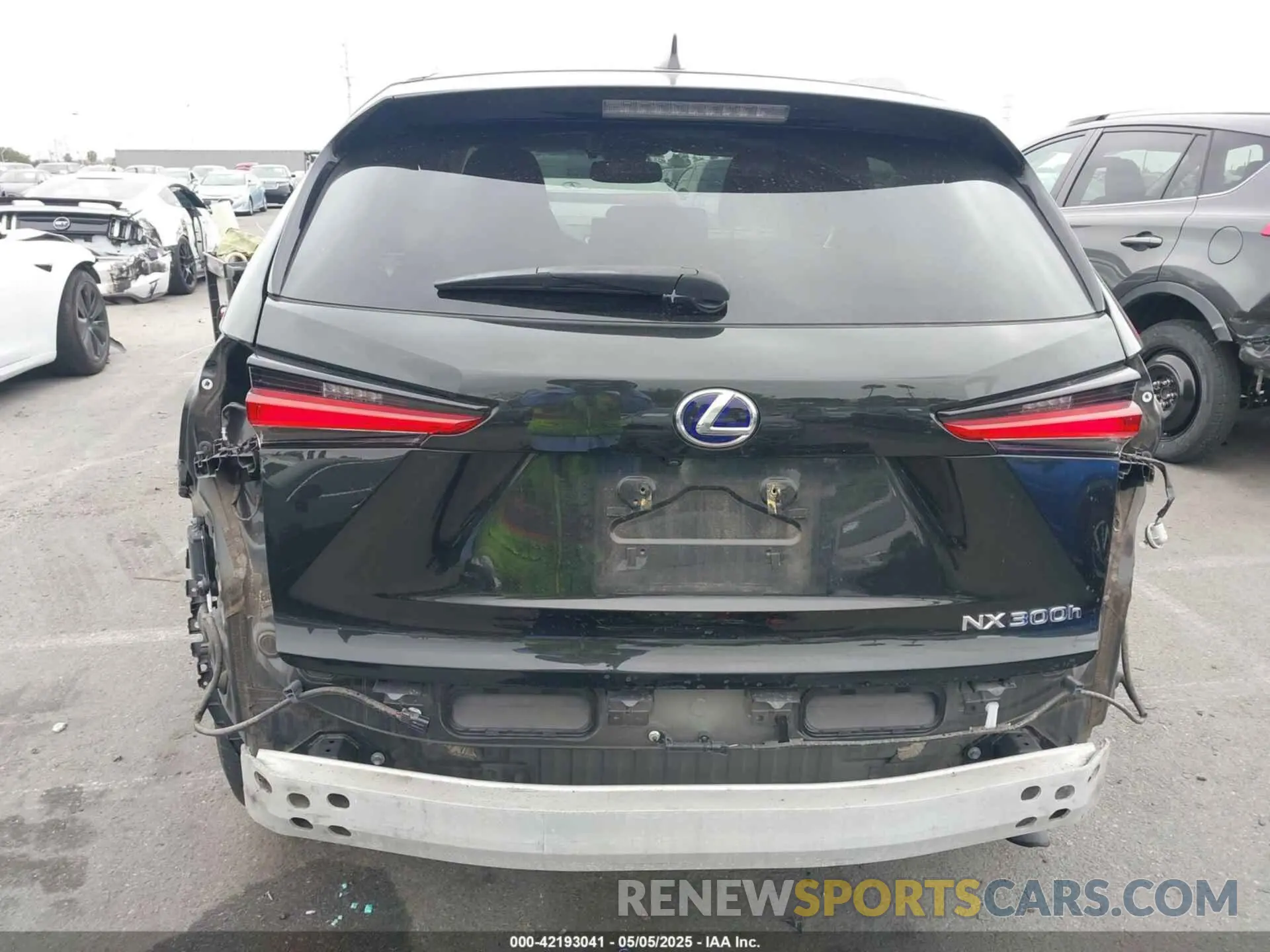 18 Photograph of a damaged car JTJDJRDZ6L2133315 LEXUS NX 300H 2020