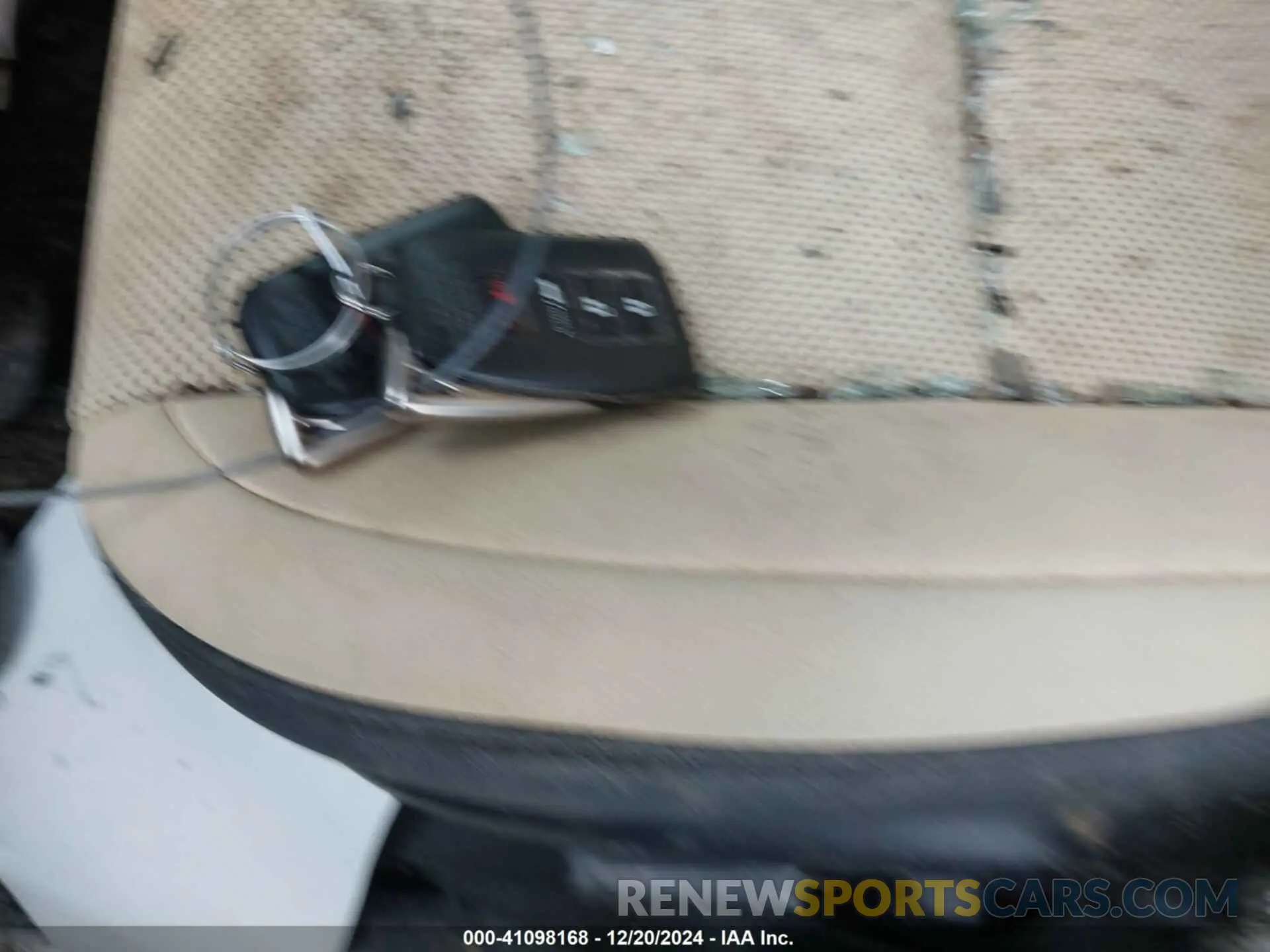 11 Фотография поврежденного автомобиля JTJGJRDZ3L2136153 LEXUS NX 300H 2020