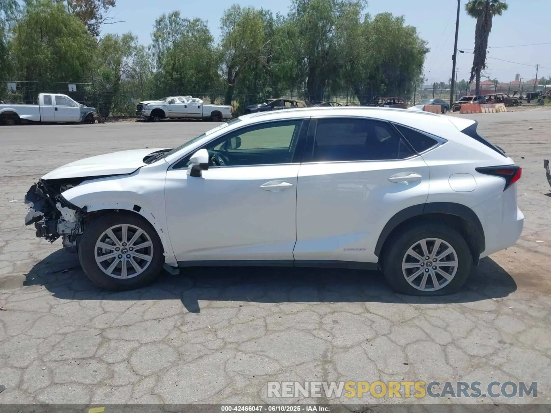14 Фотография поврежденного автомобиля JTJDJRDZ0M2167722 LEXUS NX 300H 2021