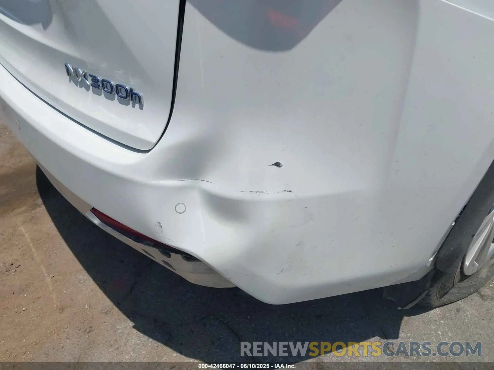 20 Фотография поврежденного автомобиля JTJDJRDZ0M2167722 LEXUS NX 300H 2021