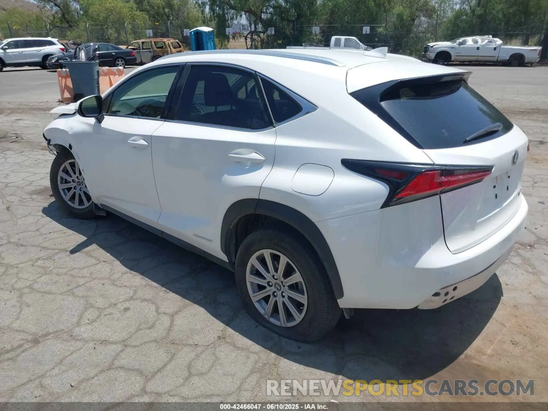 3 Фотография поврежденного автомобиля JTJDJRDZ0M2167722 LEXUS NX 300H 2021