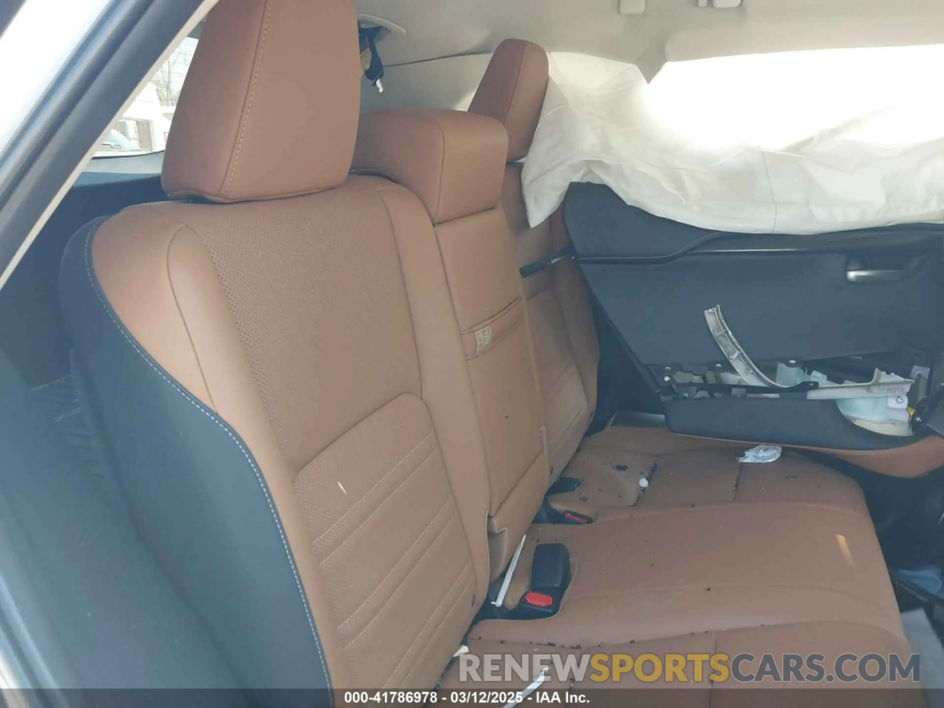 8 Фотография поврежденного автомобиля JTJDJRDZXM5011492 LEXUS NX 300H 2021