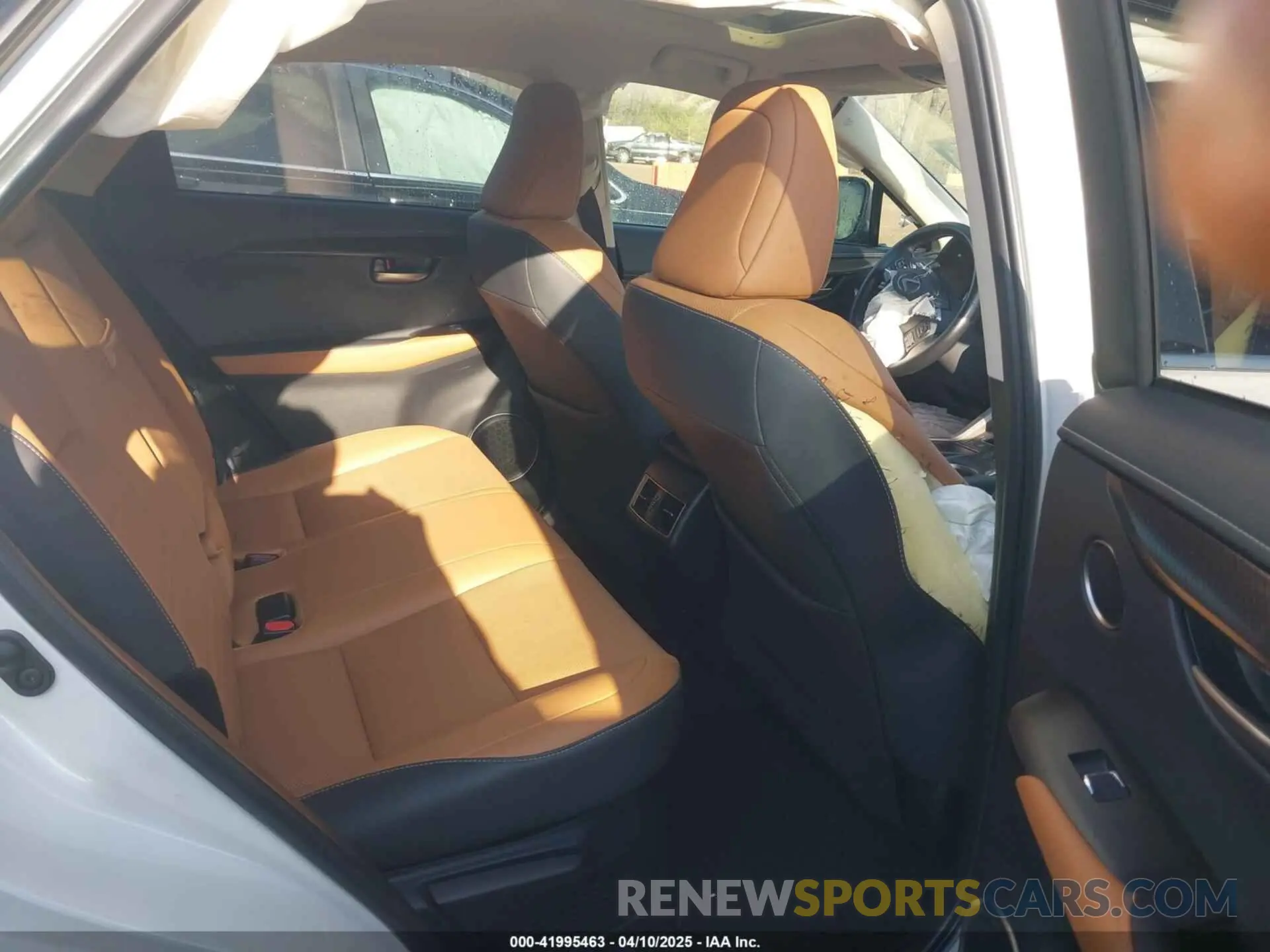 8 Фотография поврежденного автомобиля JTJGJRDZ0M5010607 LEXUS NX 300H 2021