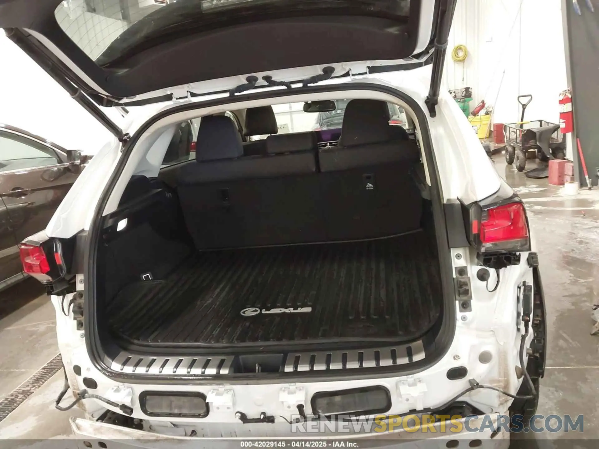 19 Photograph of a damaged car JTJGJRDZ4M5011467 LEXUS NX 300H 2021