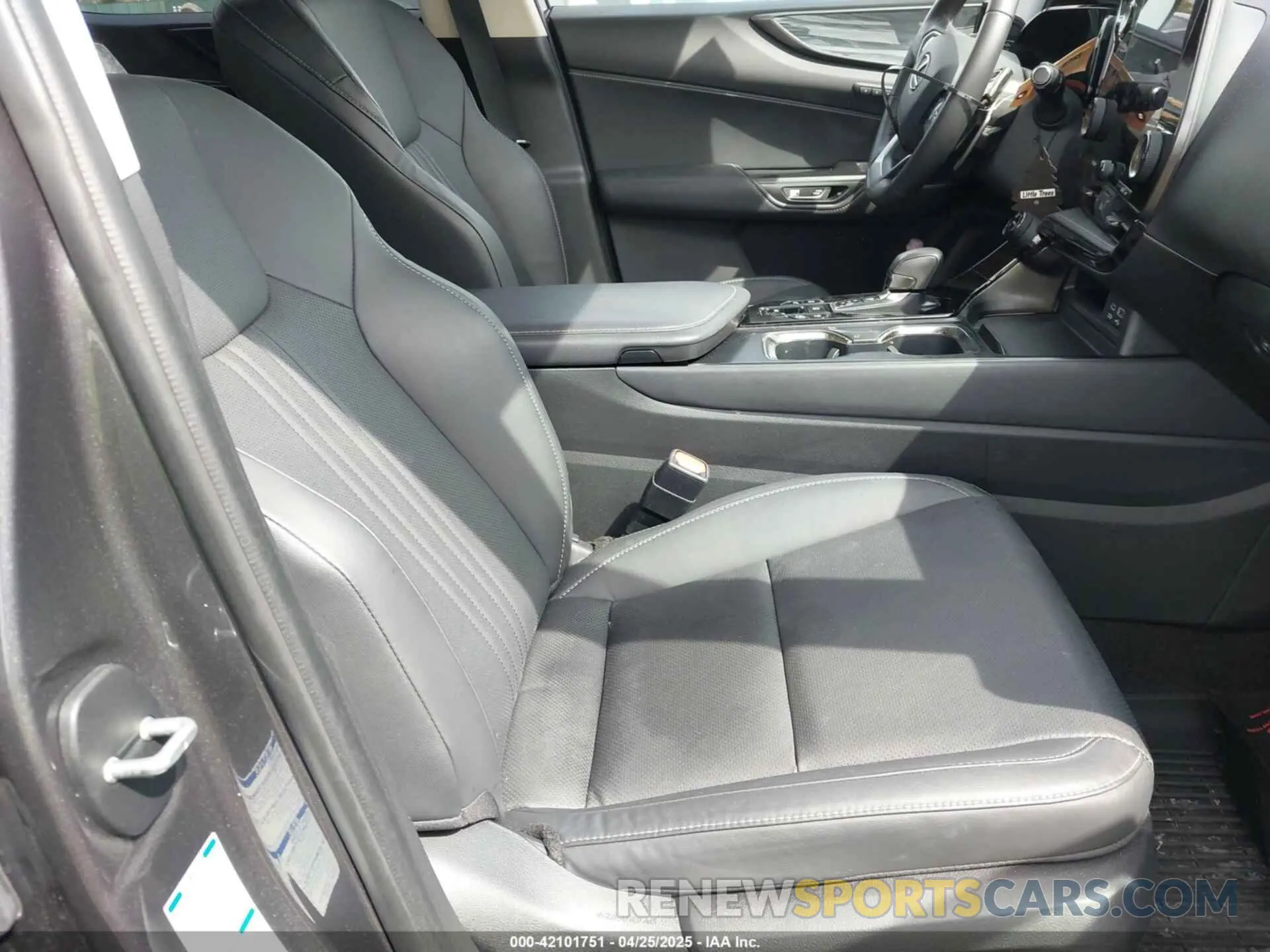 5 Photograph of a damaged car 2T2GGCEZ8PC024142 LEXUS NX 350 2023