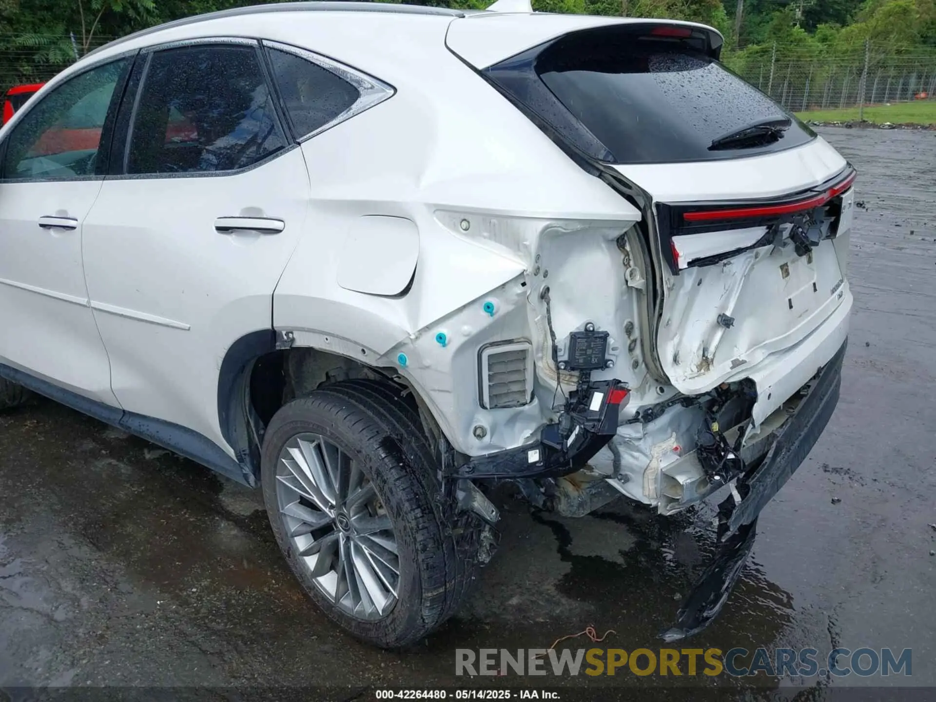 17 Photograph of a damaged car JTJGKCEZ5N5002142 LEXUS NX 350H 2022
