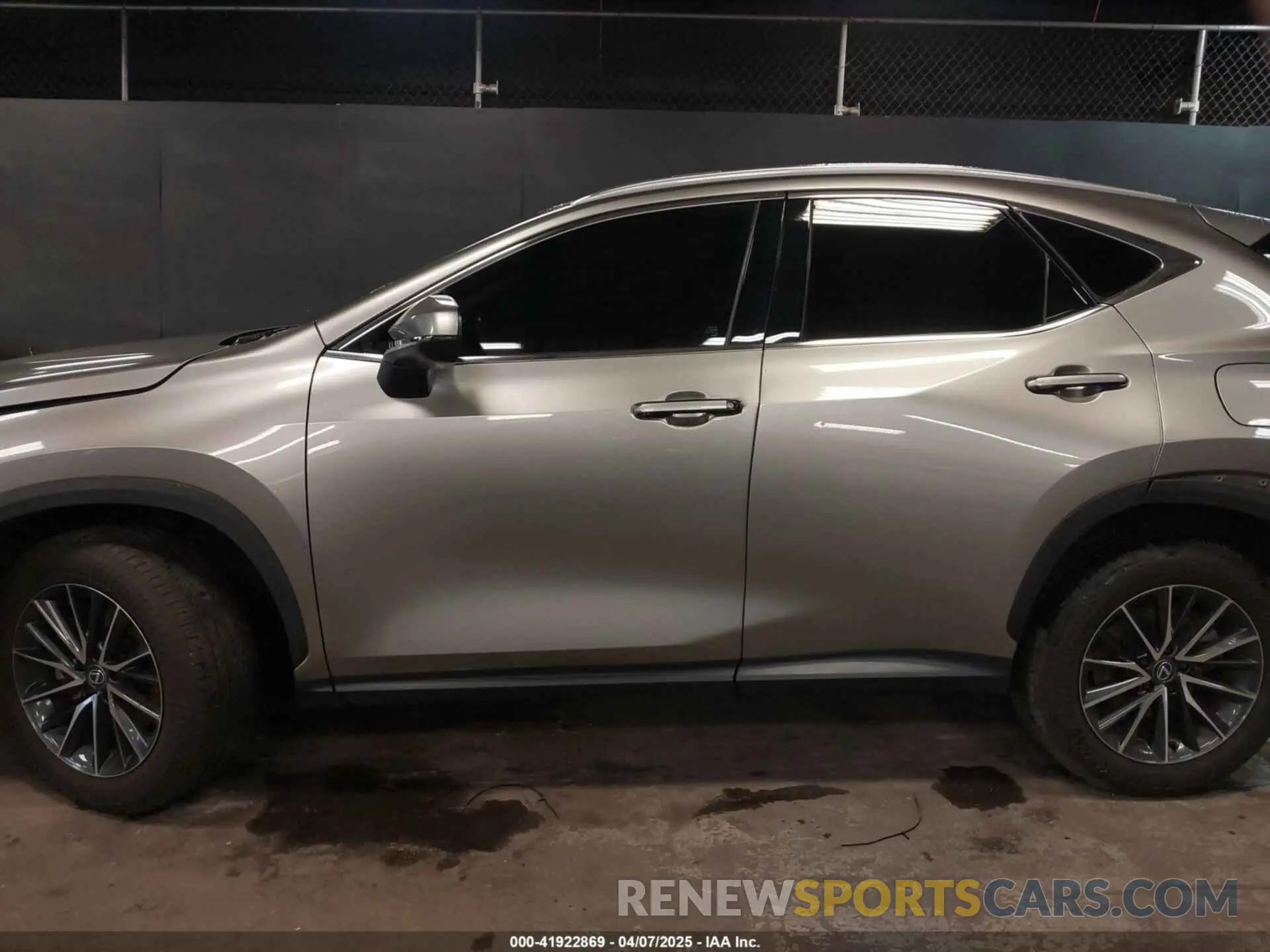 14 Фотография поврежденного автомобиля 2T2GKCEZ3RC016337 LEXUS NX 350H 2024