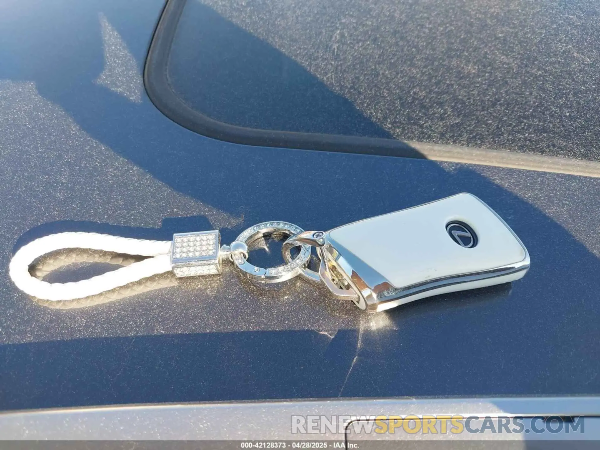 11 Фотография поврежденного автомобиля JTJGKCEZ9R5015241 LEXUS NX 350H 2024
