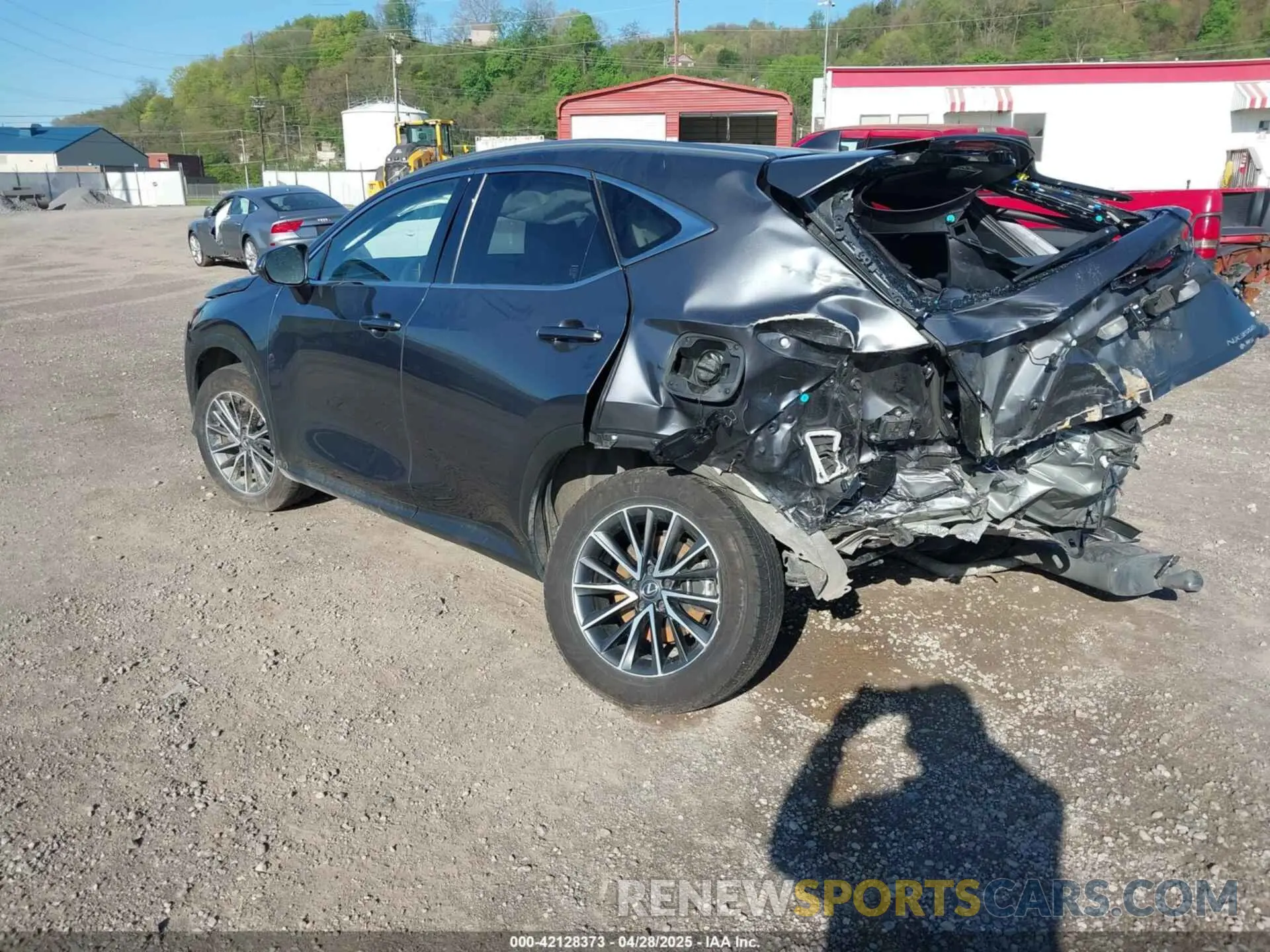 3 Фотография поврежденного автомобиля JTJGKCEZ9R5015241 LEXUS NX 350H 2024