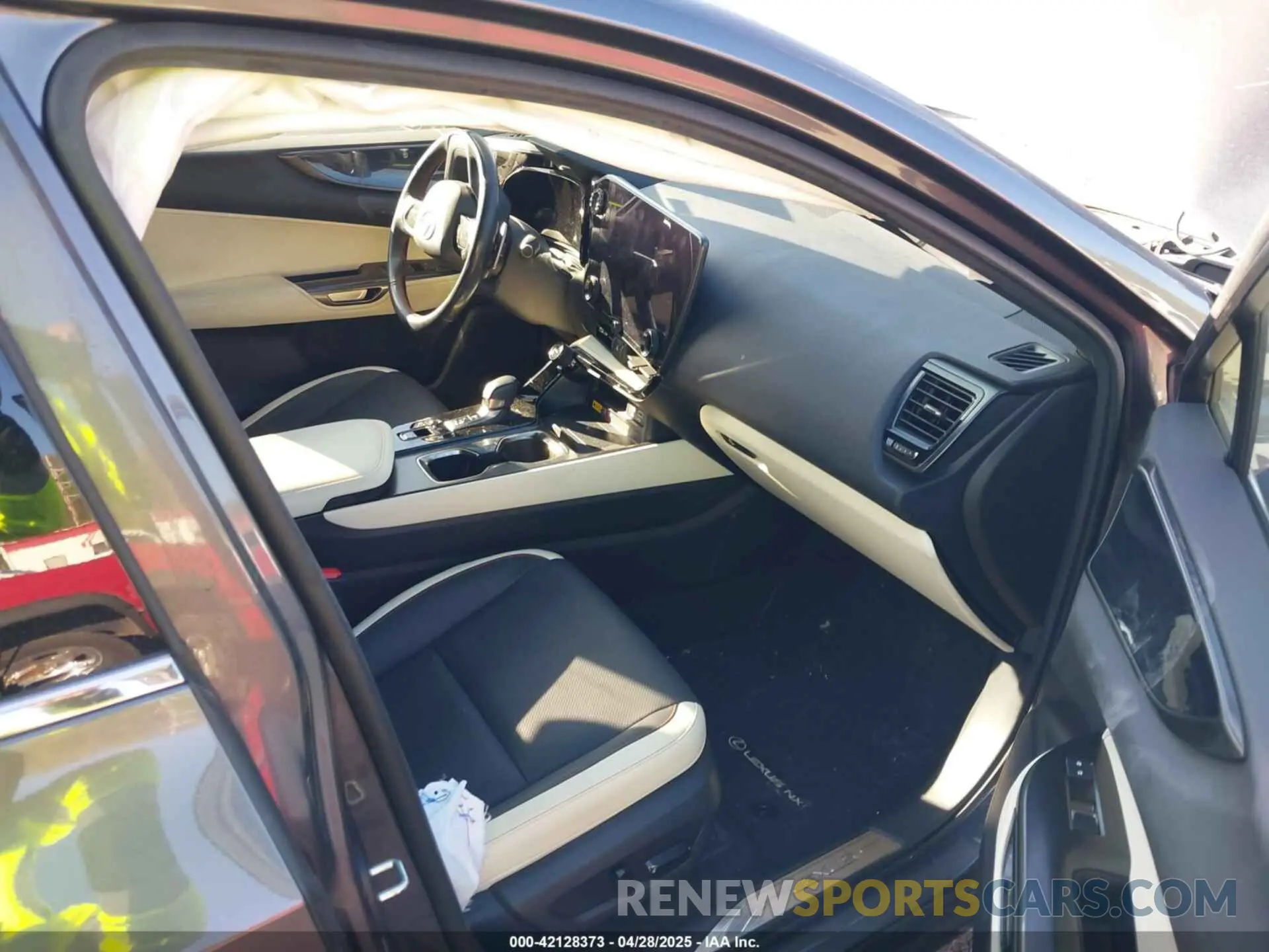 5 Фотография поврежденного автомобиля JTJGKCEZ9R5015241 LEXUS NX 350H 2024