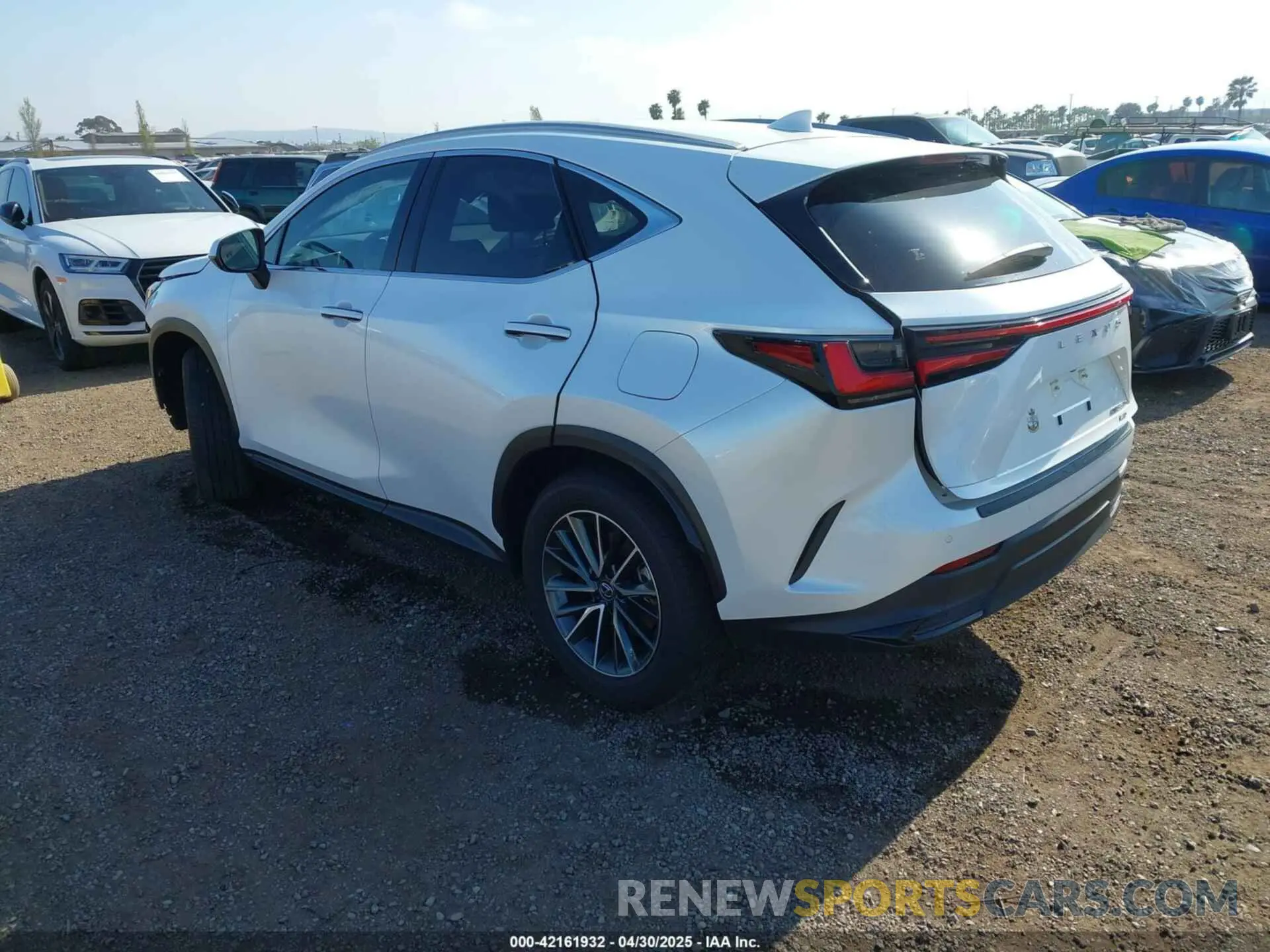 3 Фотография поврежденного автомобиля JTJGKCEZXR5013787 LEXUS NX 350H 2024