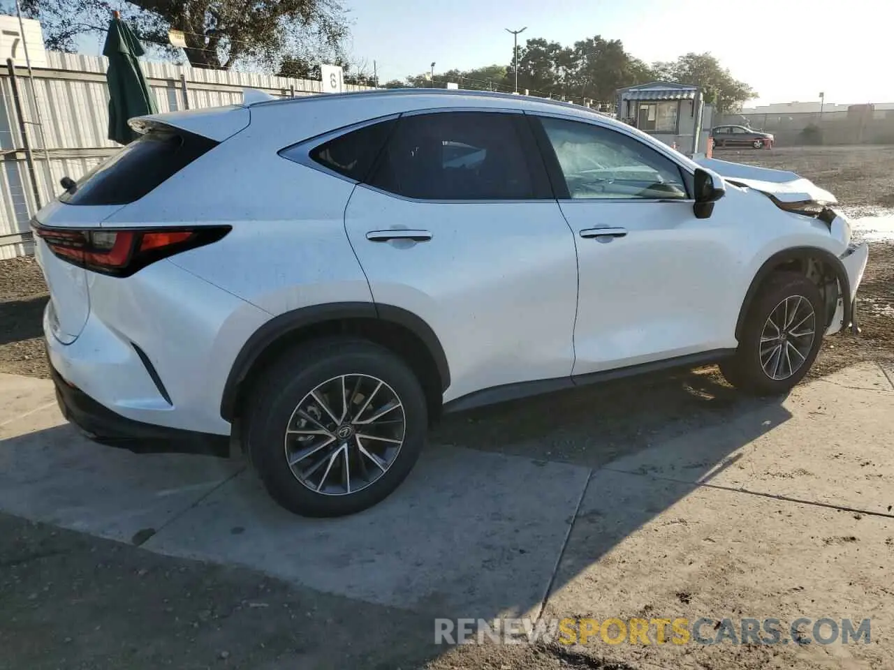 3 Фотография поврежденного автомобиля JTJGKCEZ2R2021528 LEXUS NX 350H BA 2024