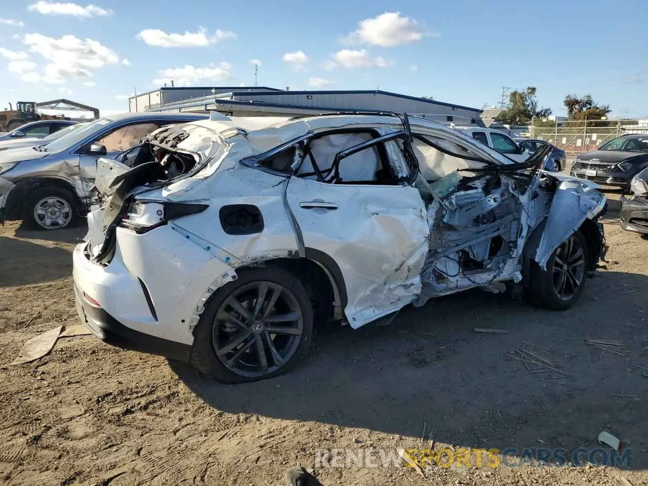 3 Фотография поврежденного автомобиля JTJHKCFZ7N2005953 LEXUS NX 450H 2022