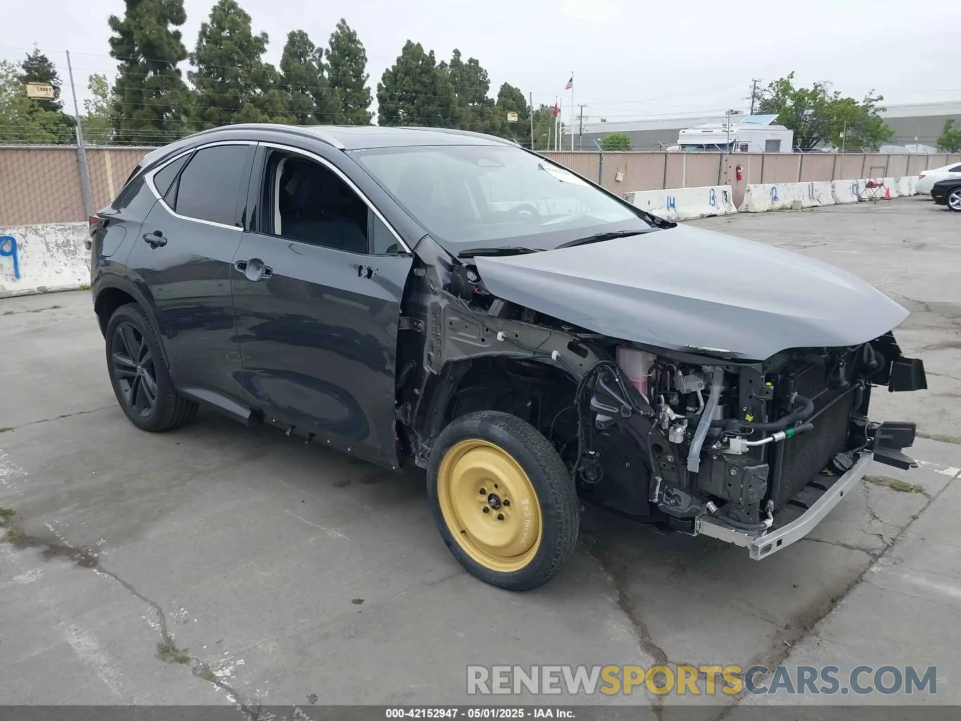1 Фотография поврежденного автомобиля JTJHKCFZXP2017789 LEXUS NX 450H+ 2023