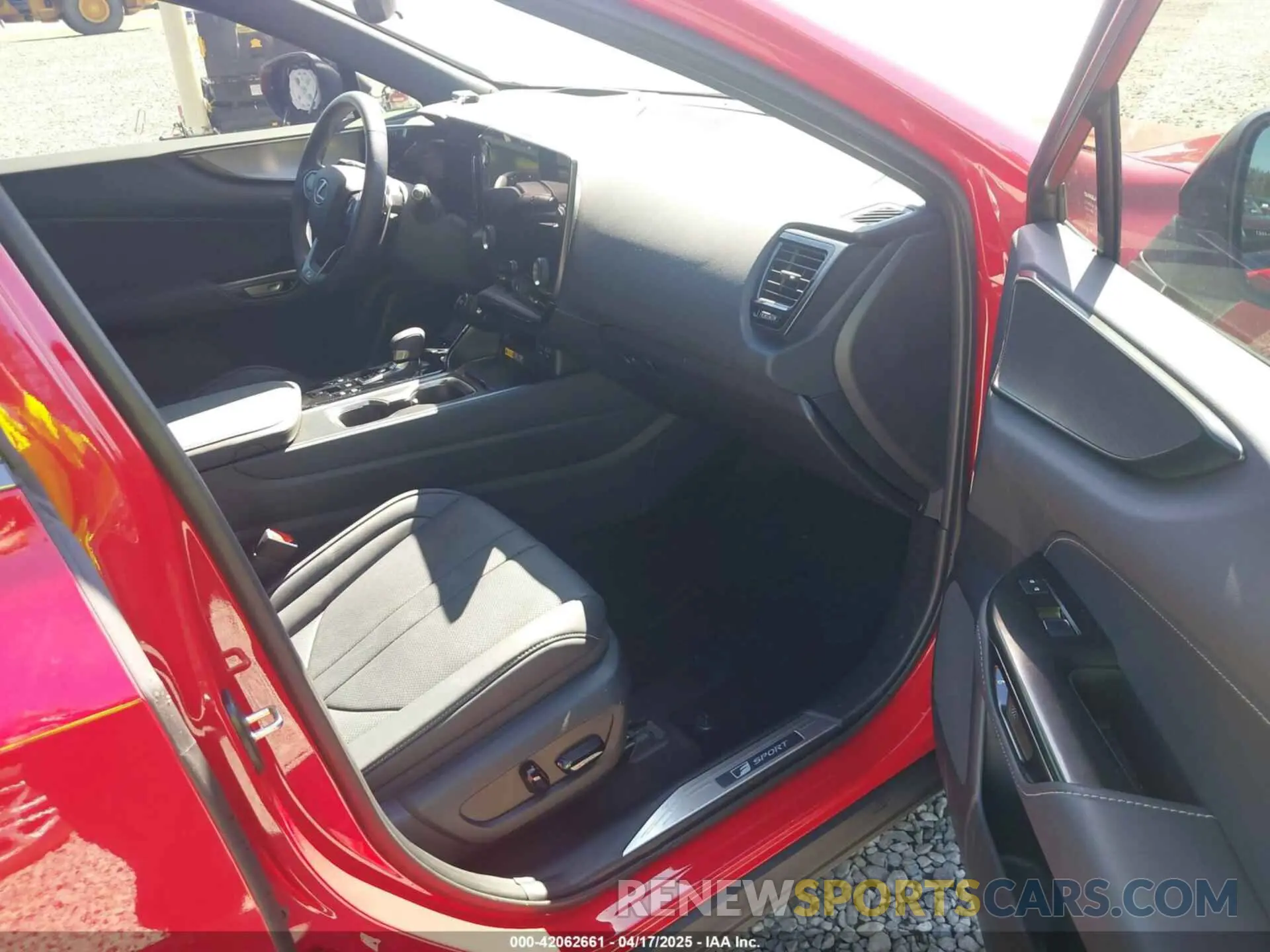 5 Фотография поврежденного автомобиля JTJKKCFZ9S2043833 LEXUS NX 450H+ 2025