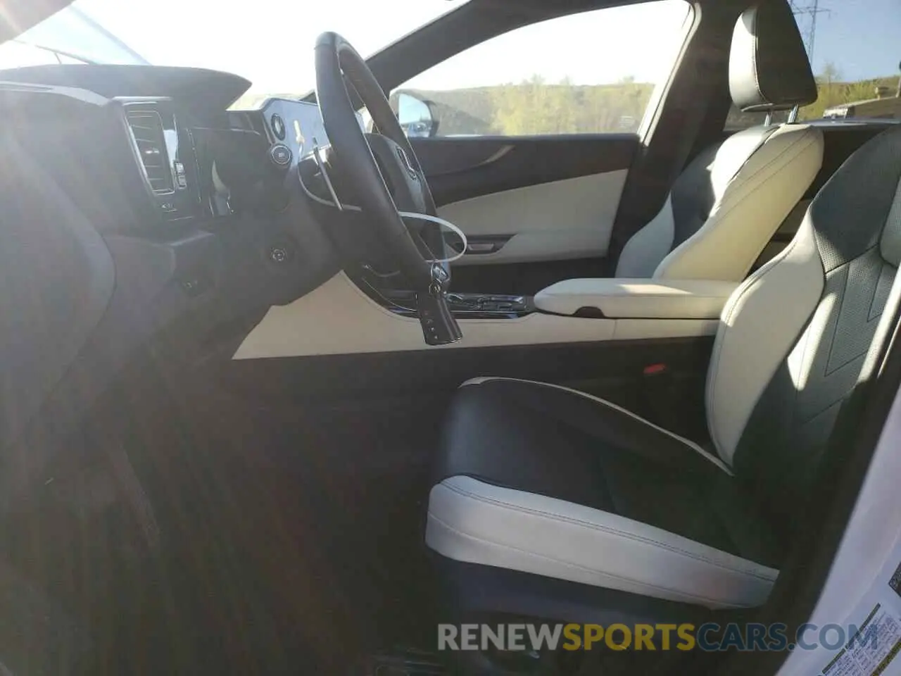 7 Photograph of a damaged car JTJHKCFZXR2019982 LEXUS NX 450H LU 2024