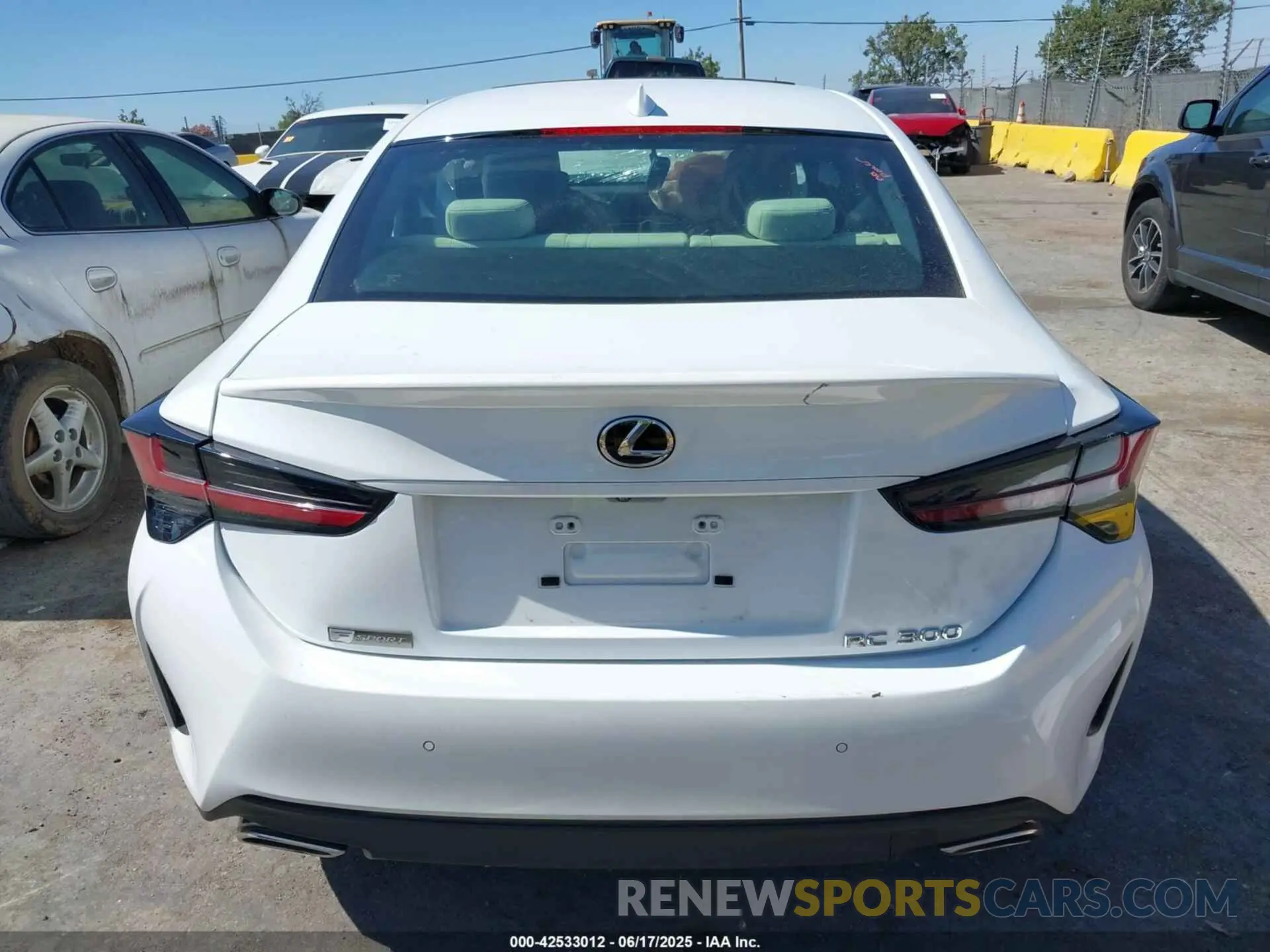 16 Photograph of a damaged car JTHHA5BC0K5009659 LEXUS RC 300 2019