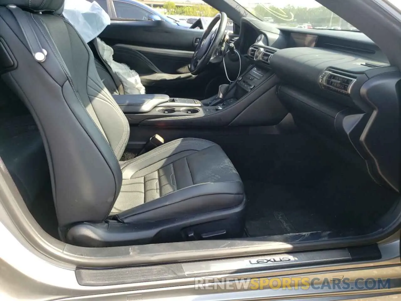 5 Photograph of a damaged car JTHHA5BC3K5010000 LEXUS RC300 2019