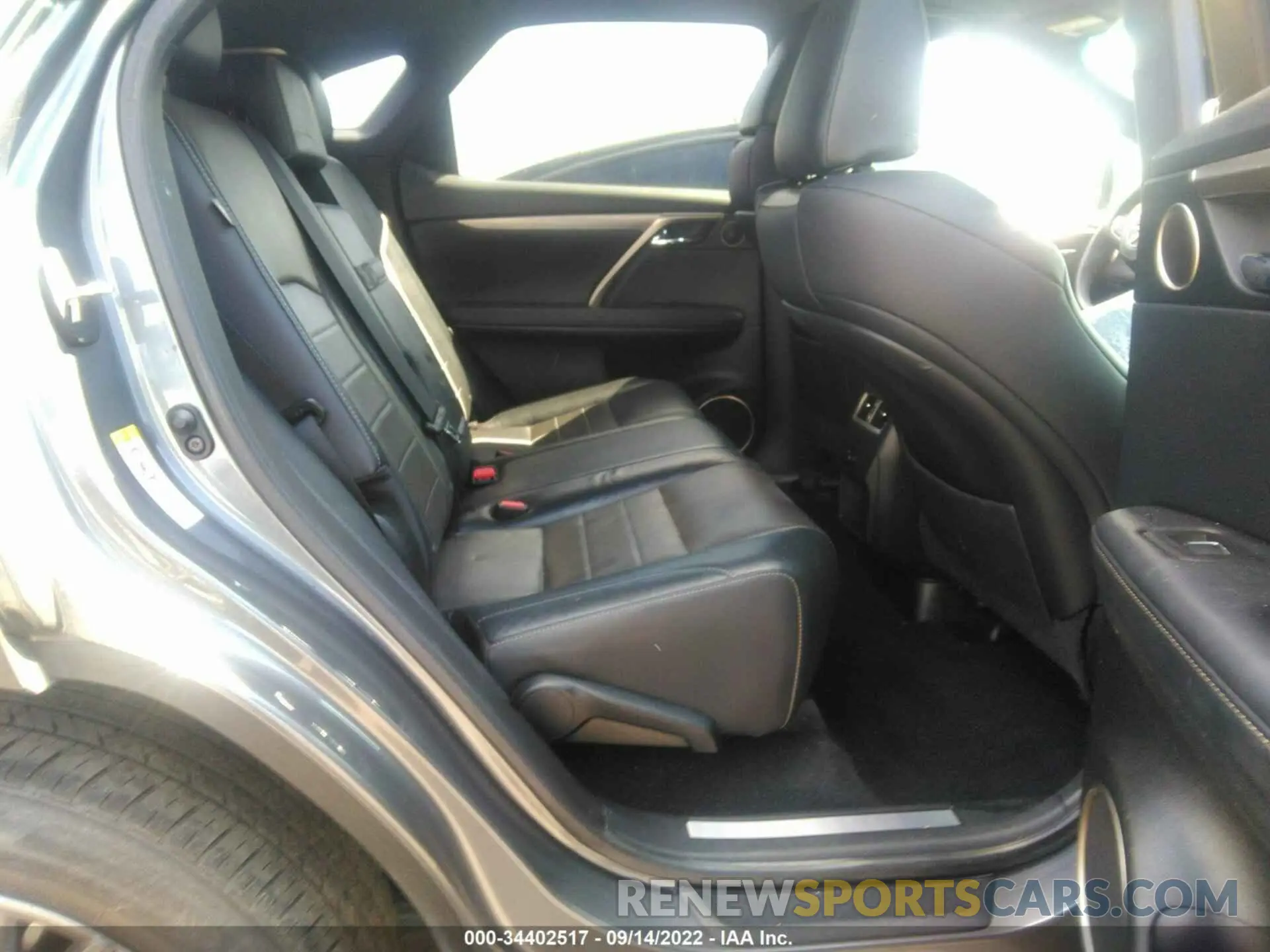 8 Фотография поврежденного автомобиля 2T2BZMCA0KC178599 LEXUS RX 2019