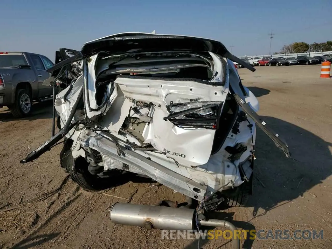 6 Photograph of a damaged car 2T2HZMDA2LC240398 LEXUS RX 2020