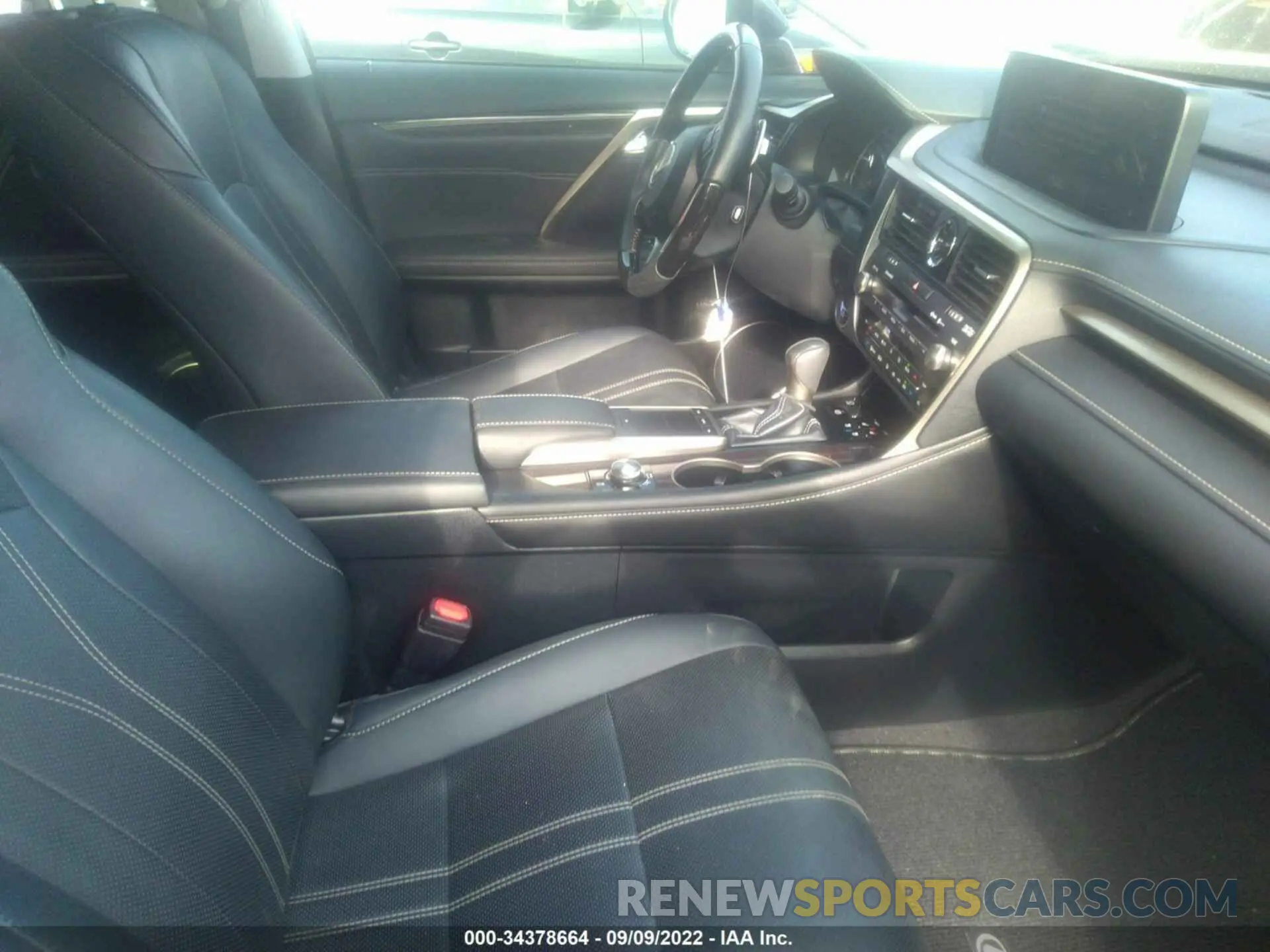 5 Photograph of a damaged car JTJJGKFA2L2015522 LEXUS RX 2020