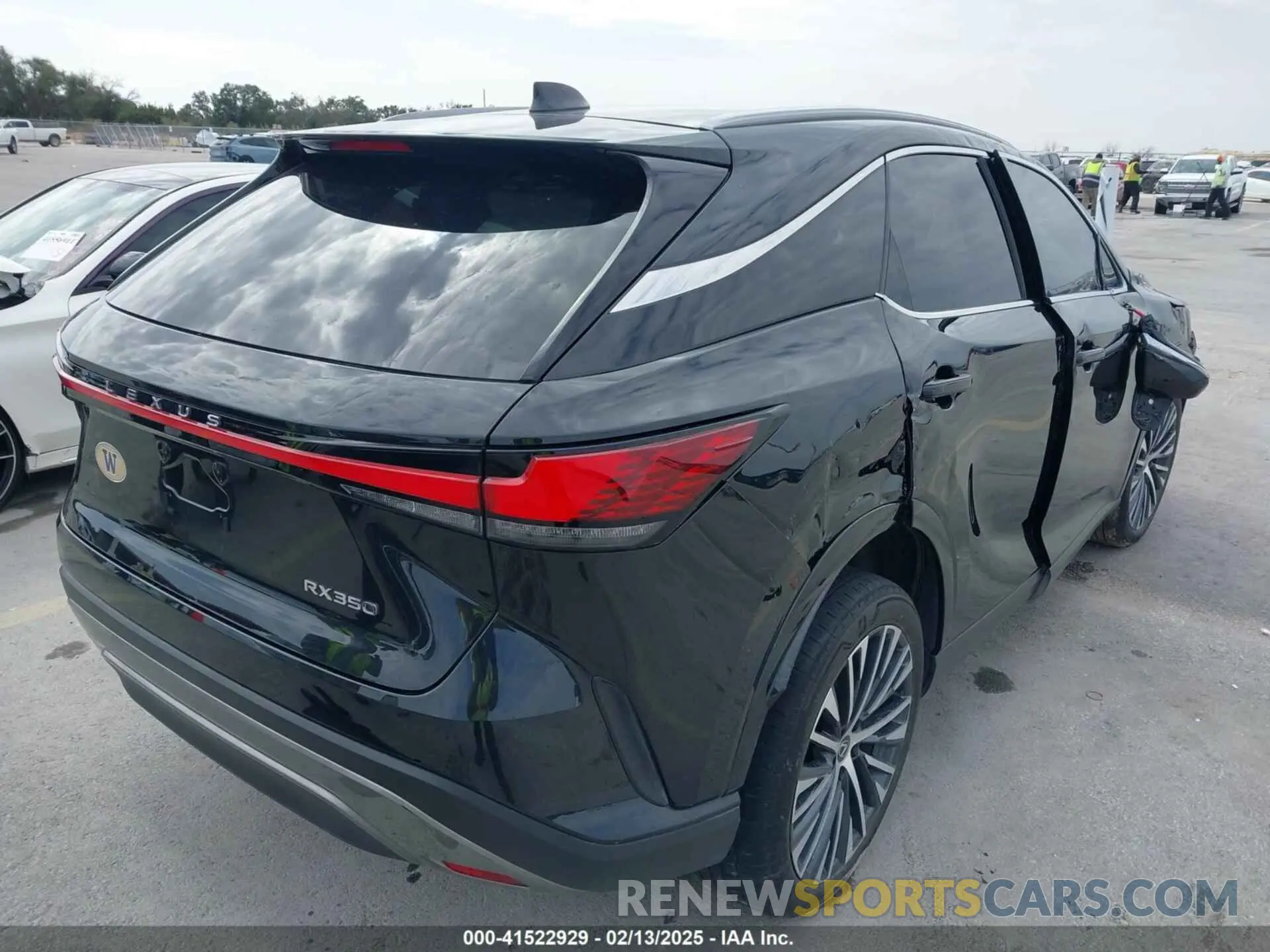 4 Фотография поврежденного автомобиля JTJCHMAA9P2009201 LEXUS RX 2023