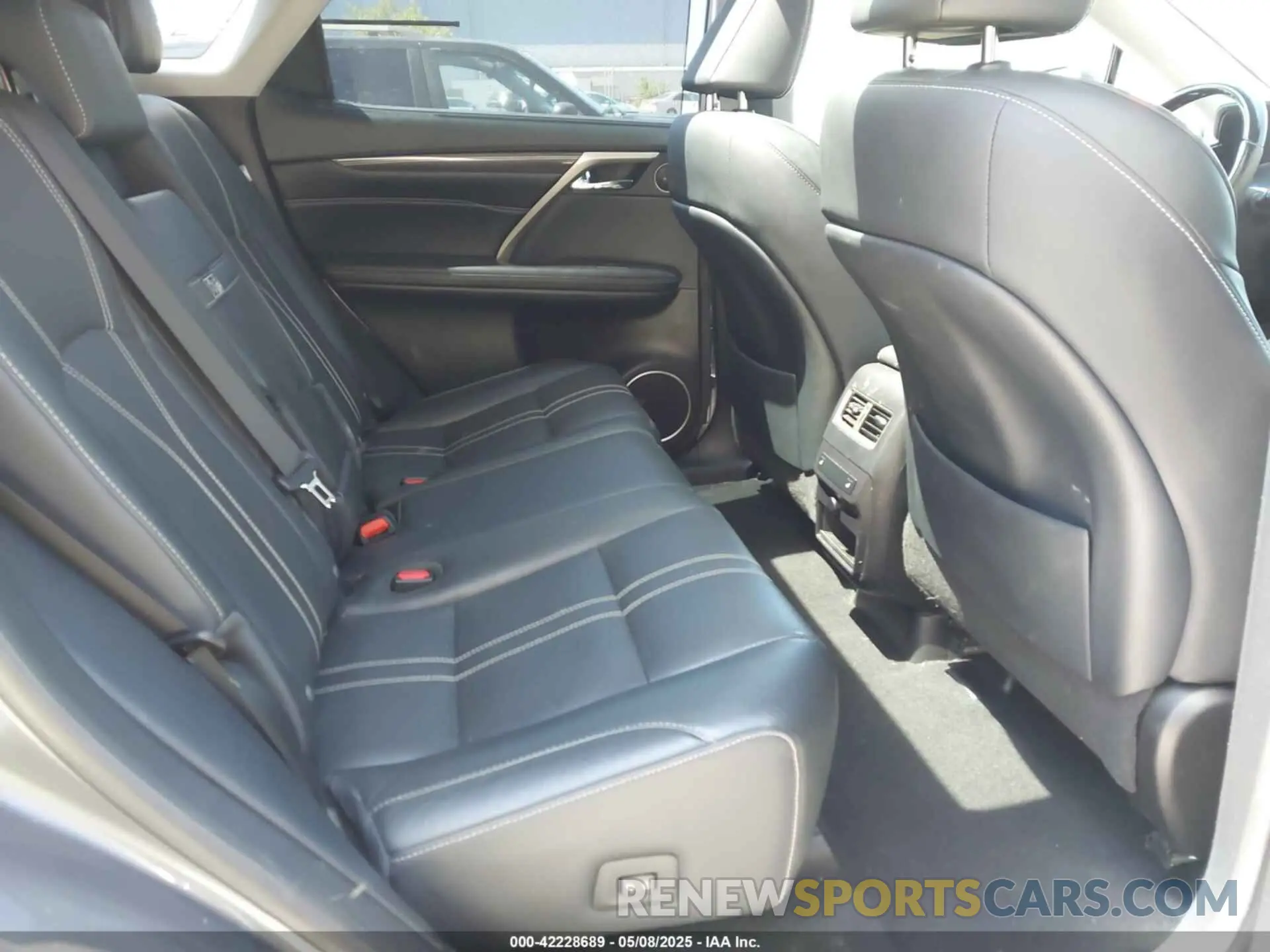8 Photograph of a damaged car 2T2ZZMCA4KC142476 LEXUS RX 350 2019