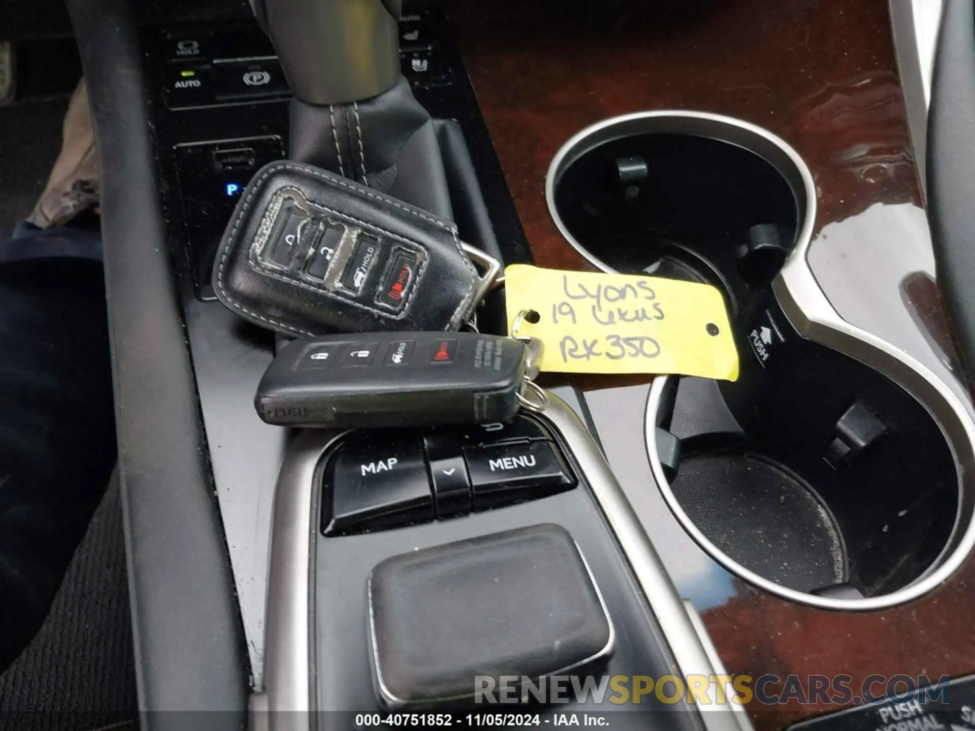 11 Photograph of a damaged car 2T2ZZMCA5KC127470 LEXUS RX 350 2019