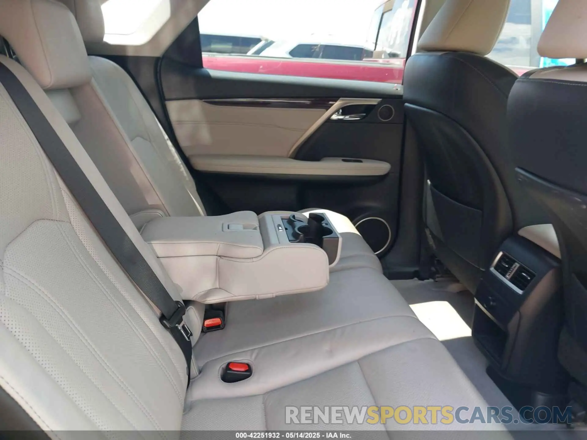 8 Фотография поврежденного автомобиля 2T2ZZMCA6KC135111 LEXUS RX 350 2019