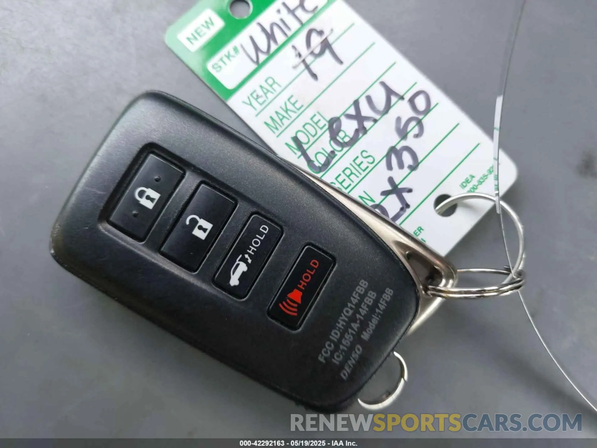 11 Photograph of a damaged car 2T2ZZMCA9KC128962 LEXUS RX 350 2019