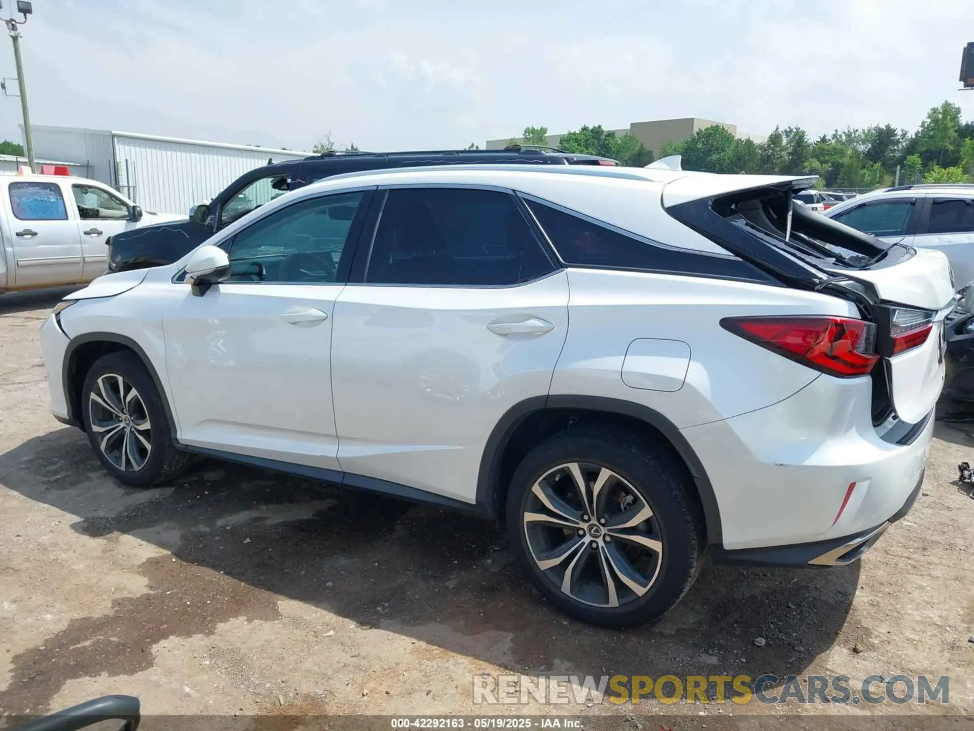15 Photograph of a damaged car 2T2ZZMCA9KC128962 LEXUS RX 350 2019