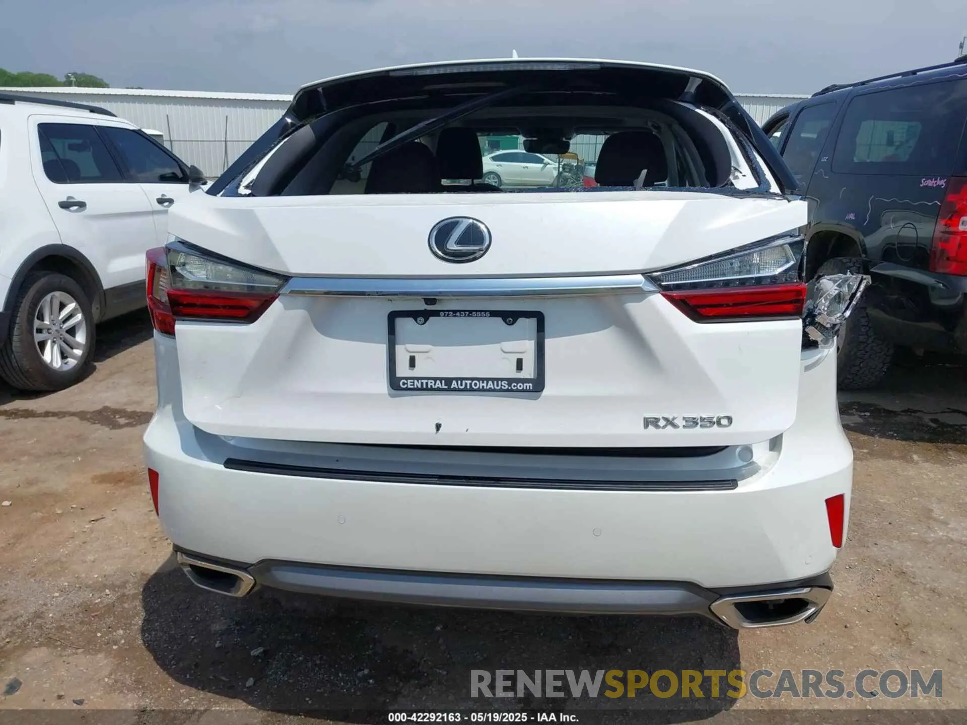 17 Photograph of a damaged car 2T2ZZMCA9KC128962 LEXUS RX 350 2019
