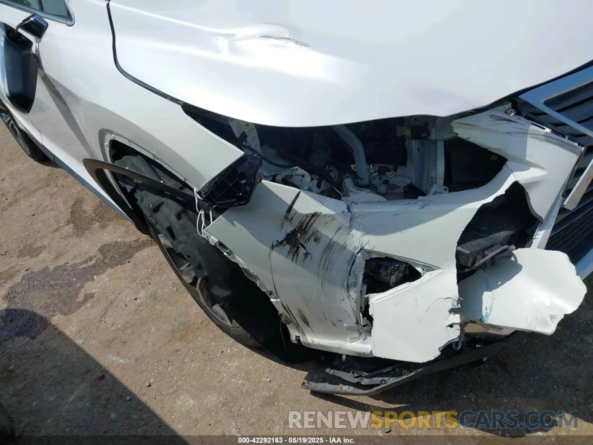 6 Photograph of a damaged car 2T2ZZMCA9KC128962 LEXUS RX 350 2019