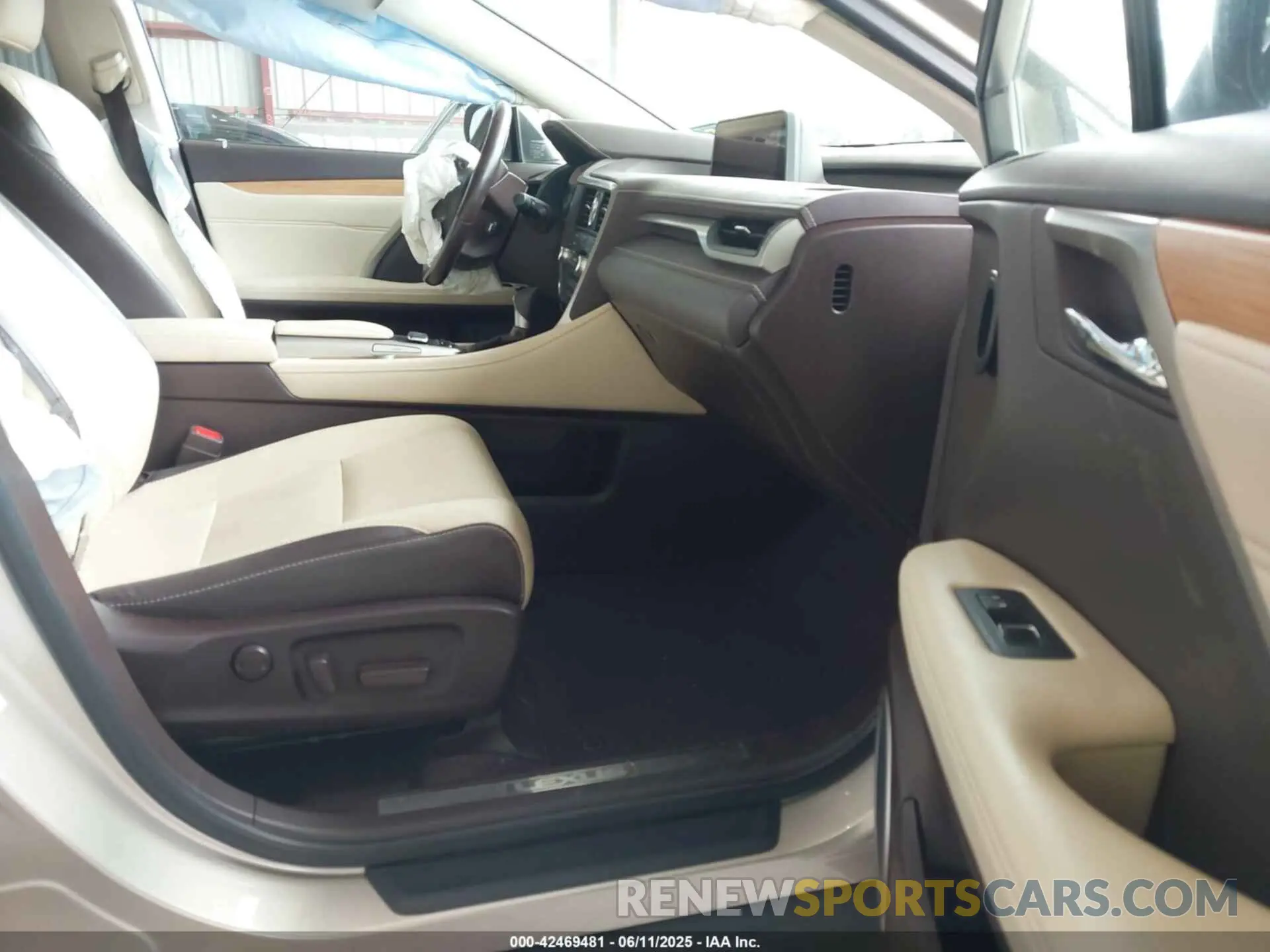 5 Фотография поврежденного автомобиля JTJBZMCA2K2039042 LEXUS RX 350 2019