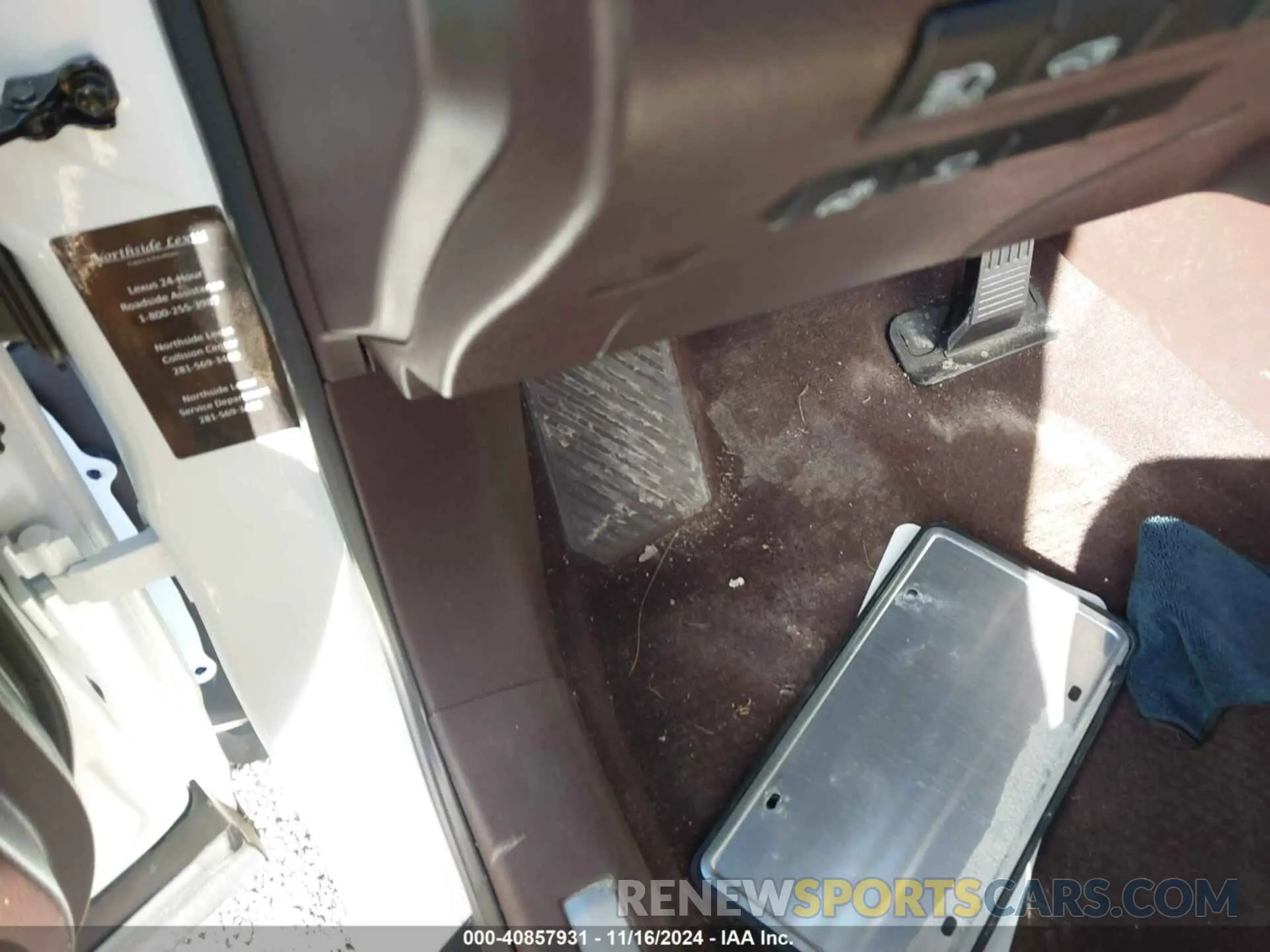 11 Photograph of a damaged car 2T2HZMAA4LC170598 LEXUS RX 350 2020