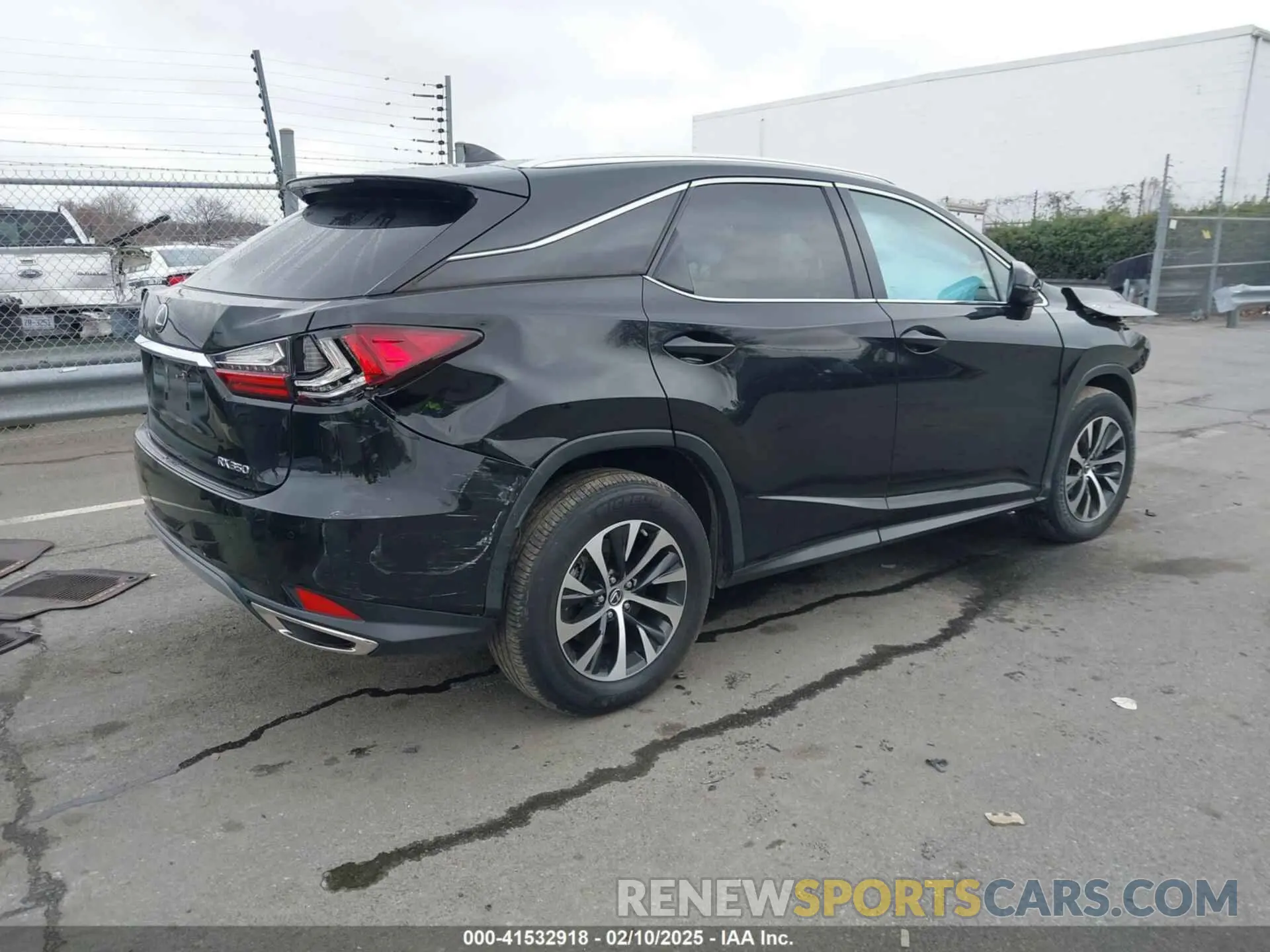 4 Photograph of a damaged car 2T2HZMDA1LC256236 LEXUS RX 350 2020
