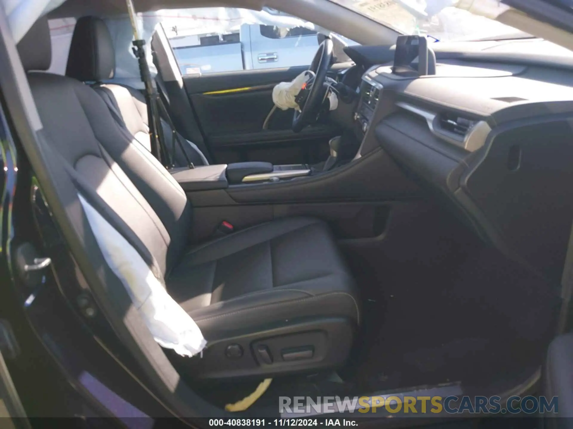 5 Photograph of a damaged car 2T2AZMAA8NC231147 LEXUS RX 350 2022