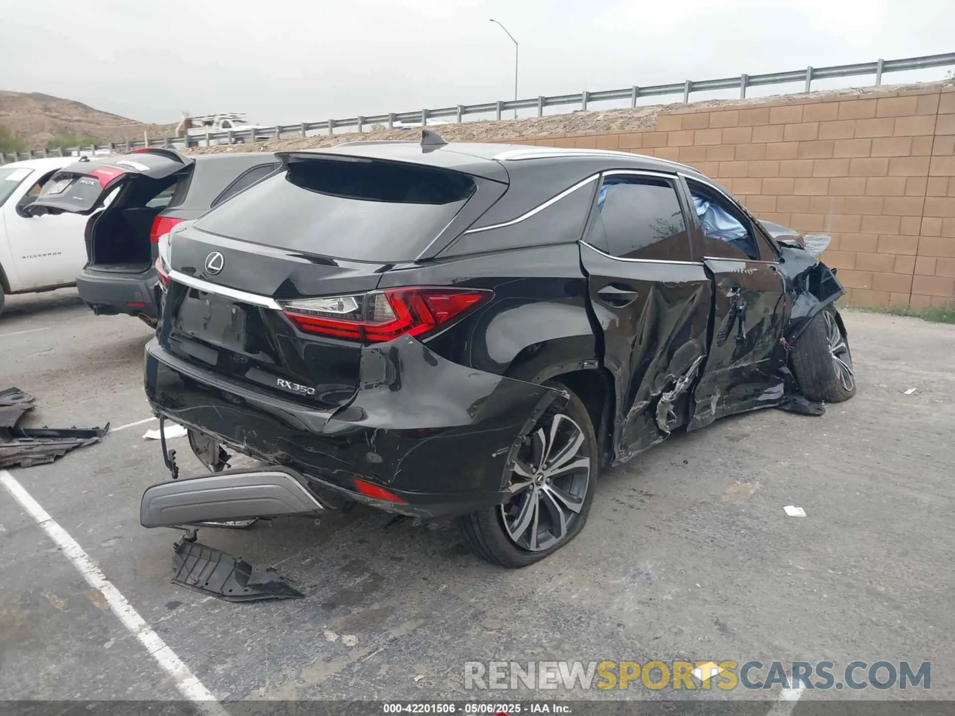 4 Photograph of a damaged car 2T2HZMAA3NC255337 LEXUS RX 350 2022