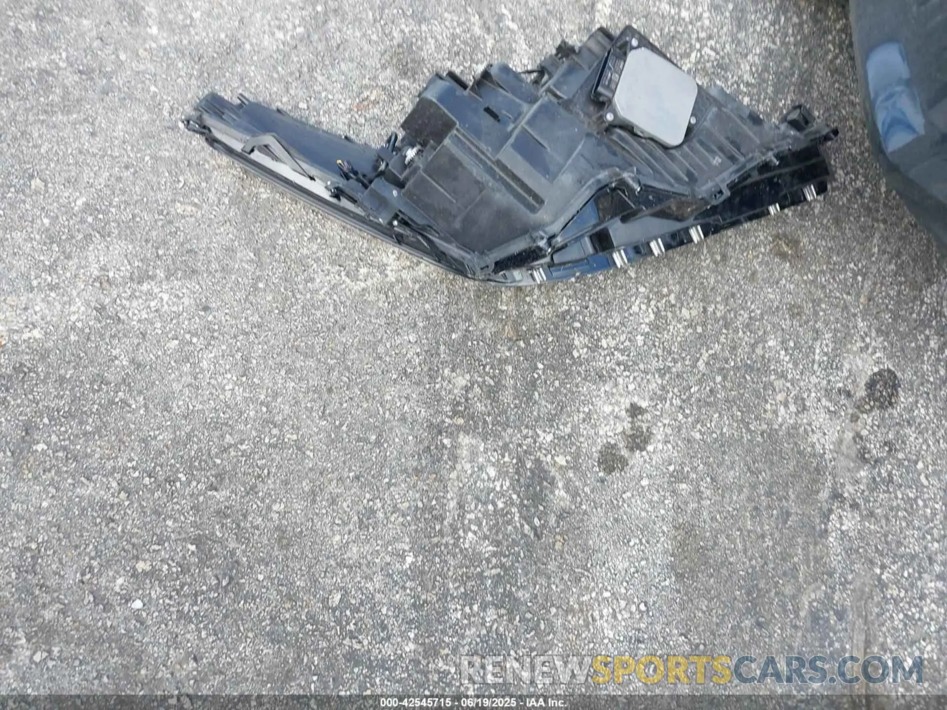 11 Photograph of a damaged car 2T2HZMAAXNC256405 LEXUS RX 350 2022