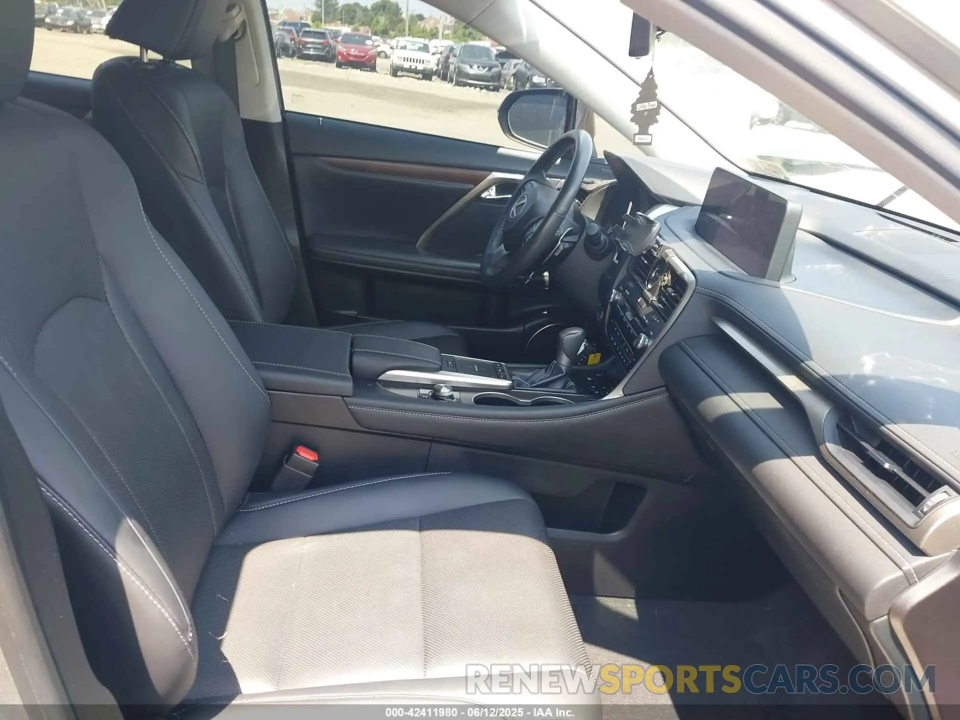 5 Photograph of a damaged car 2T2HZMDA5NC333130 LEXUS RX 350 2022