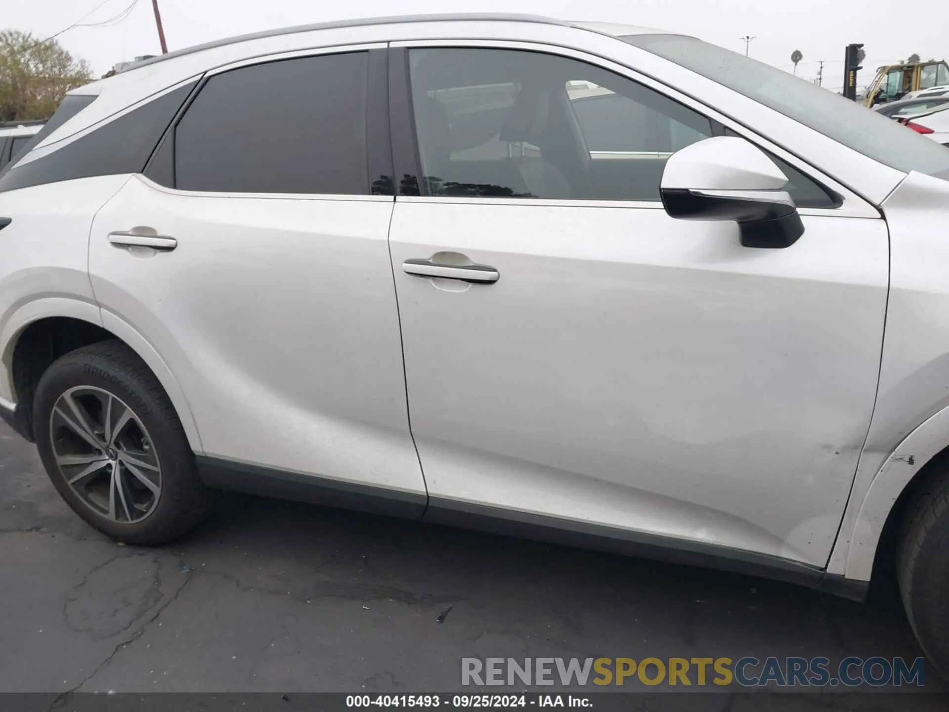 13 Фотография поврежденного автомобиля JTJCHMAA3P2005757 LEXUS RX 350 2023