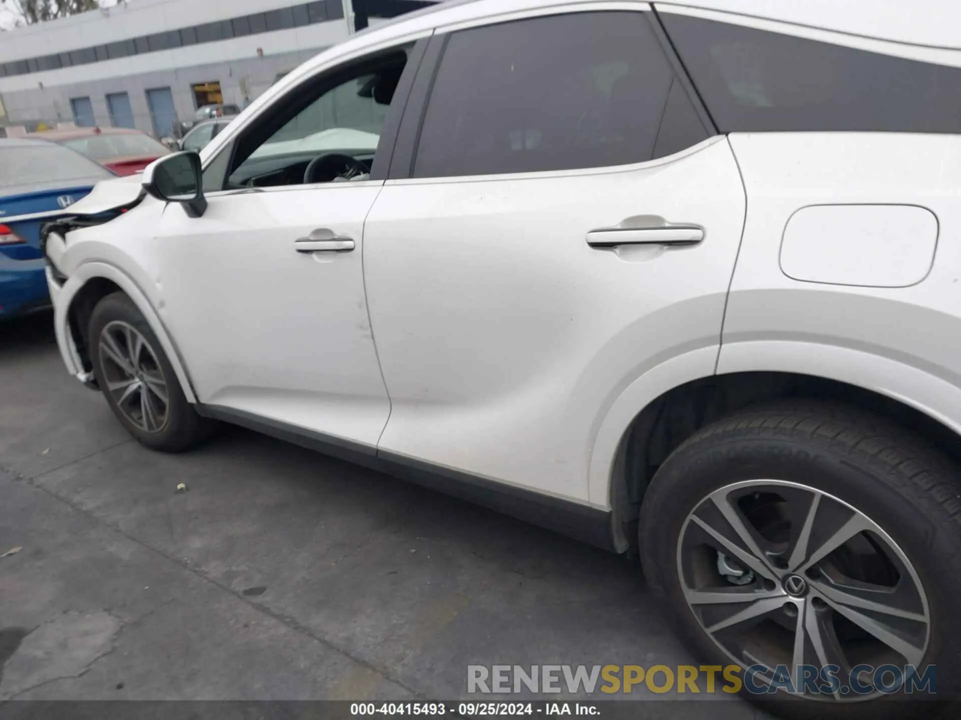 14 Фотография поврежденного автомобиля JTJCHMAA3P2005757 LEXUS RX 350 2023