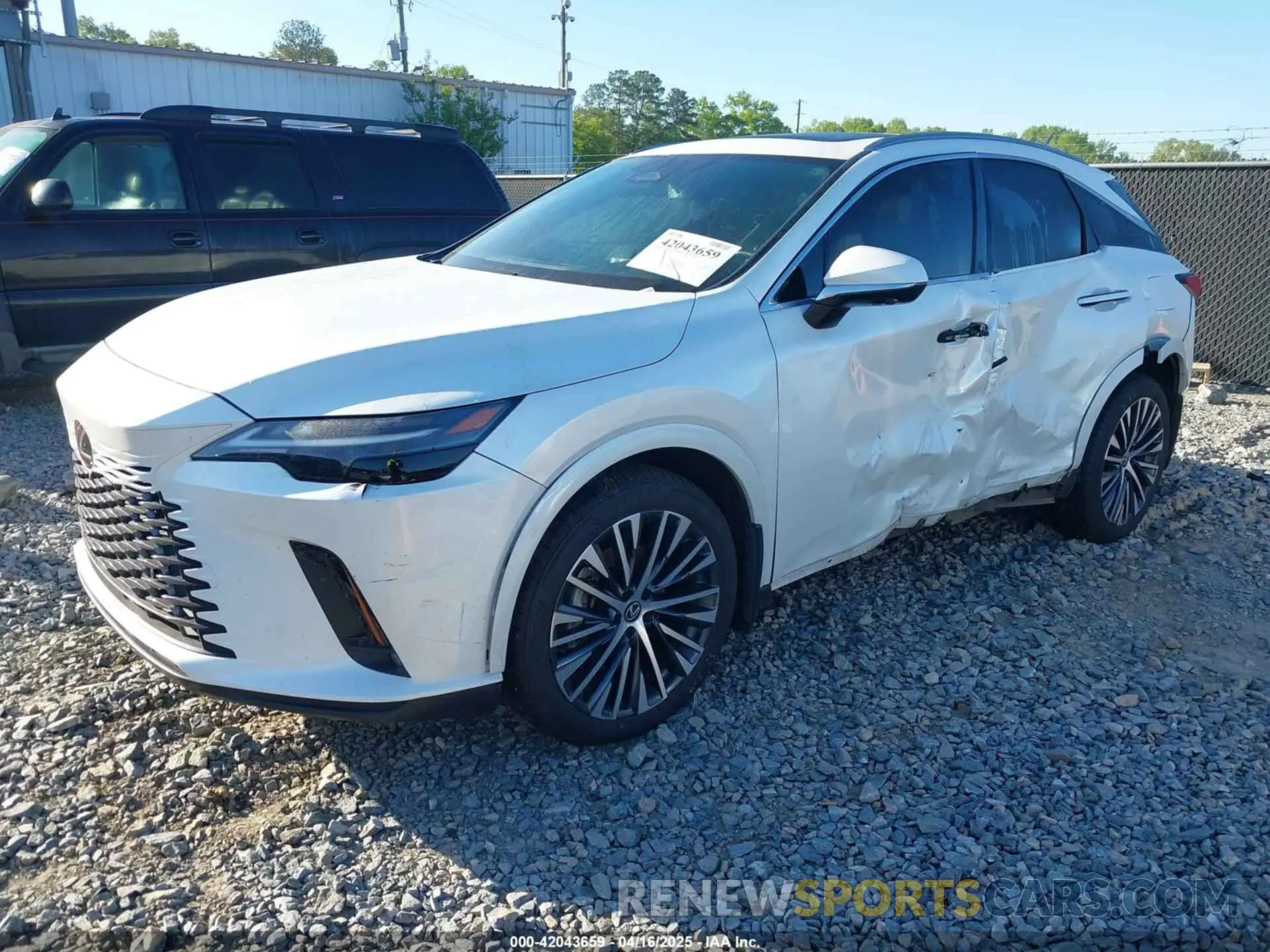 2 Фотография поврежденного автомобиля JTJCHMAA7P2002716 LEXUS RX 350 2023